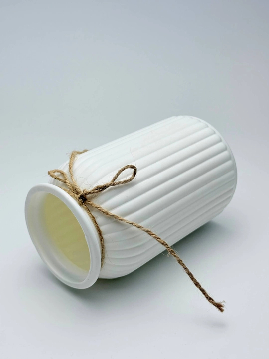 Tabiiy va sun’iy gullar uchun guldon vaza, plastik, kauchuk va plastmassa materiallardan