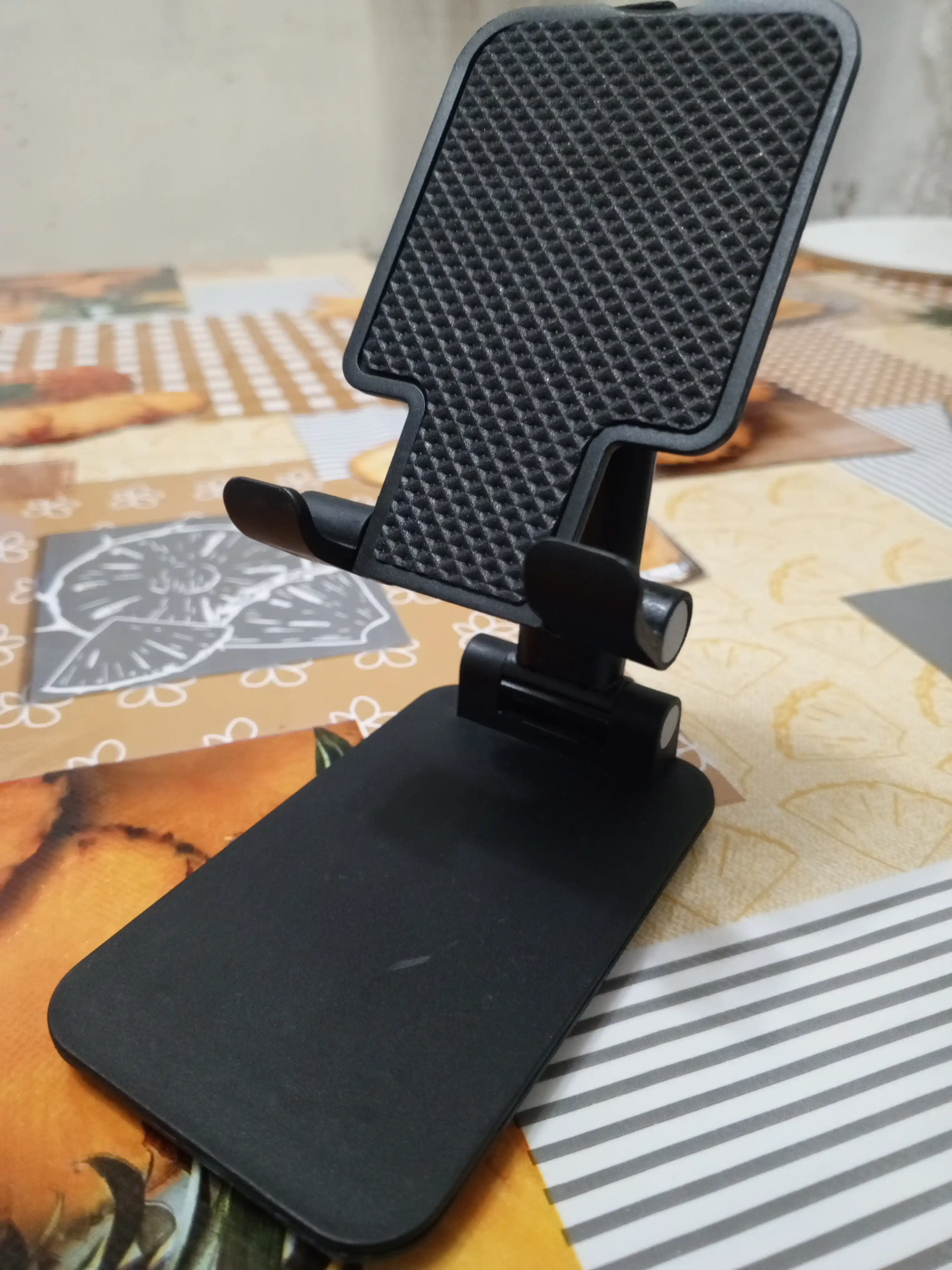 Telefon va planshet uchun sozlanadigan, buklanadigan taglik-ushlagich