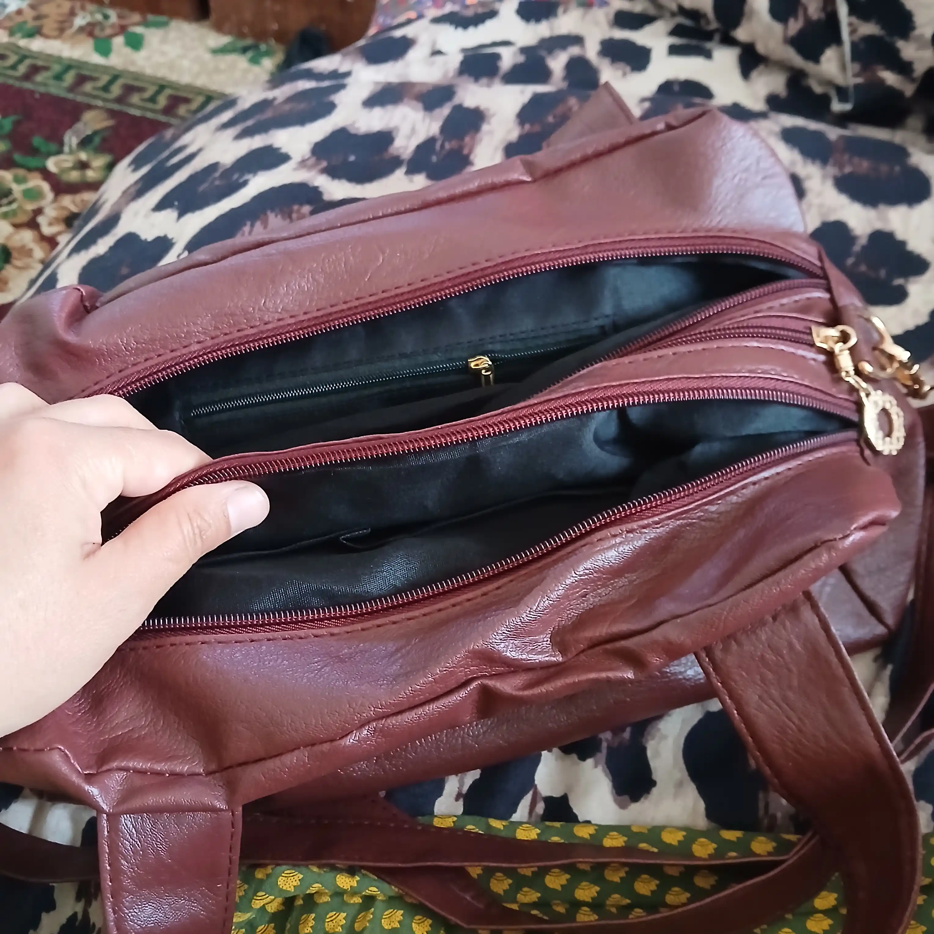 Ayollar sumkasi BEATRICE, krossbodi, tout, yelkadan osiladigan sumka, 3 bo‘limli, ekocharm