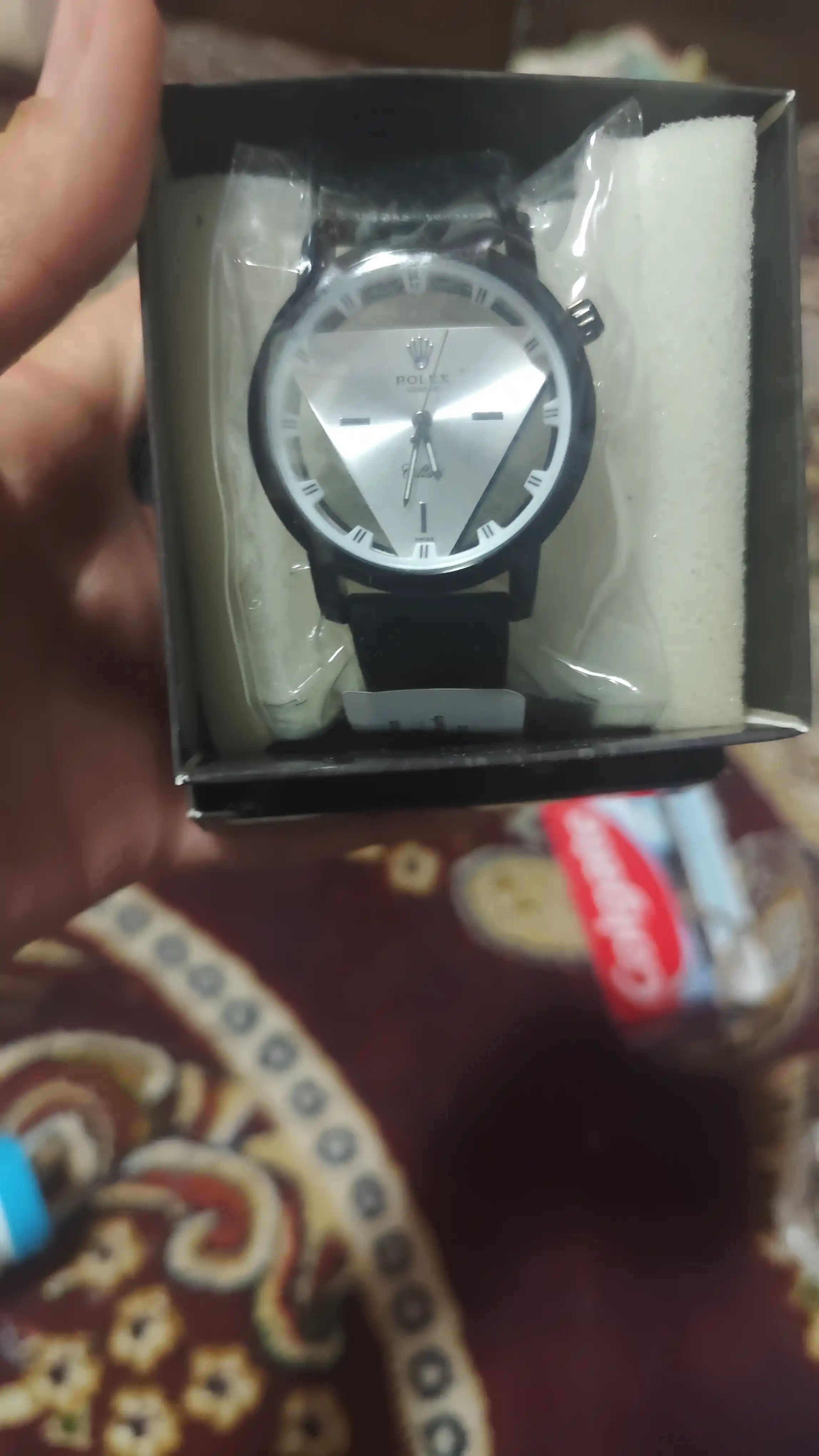 Erkaklar qo‘l soati Classic, kvars mexanizmli, Peramida