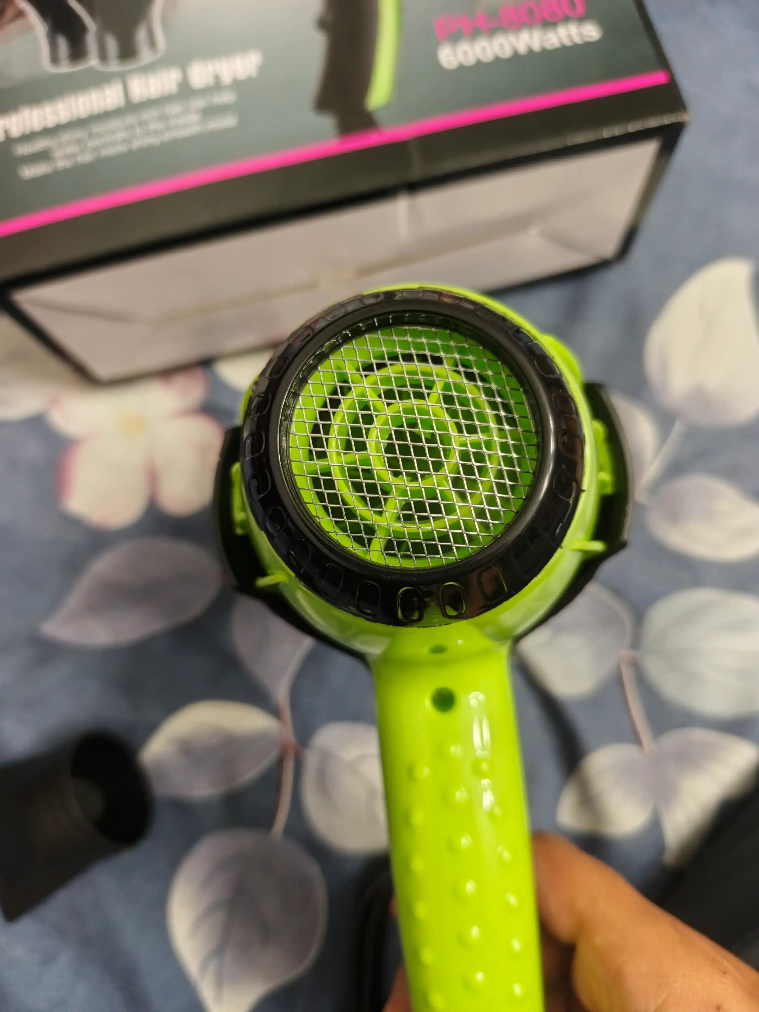 Professional soch quritgich Philips, nasadkalar bilan, soch turmaklash uchun