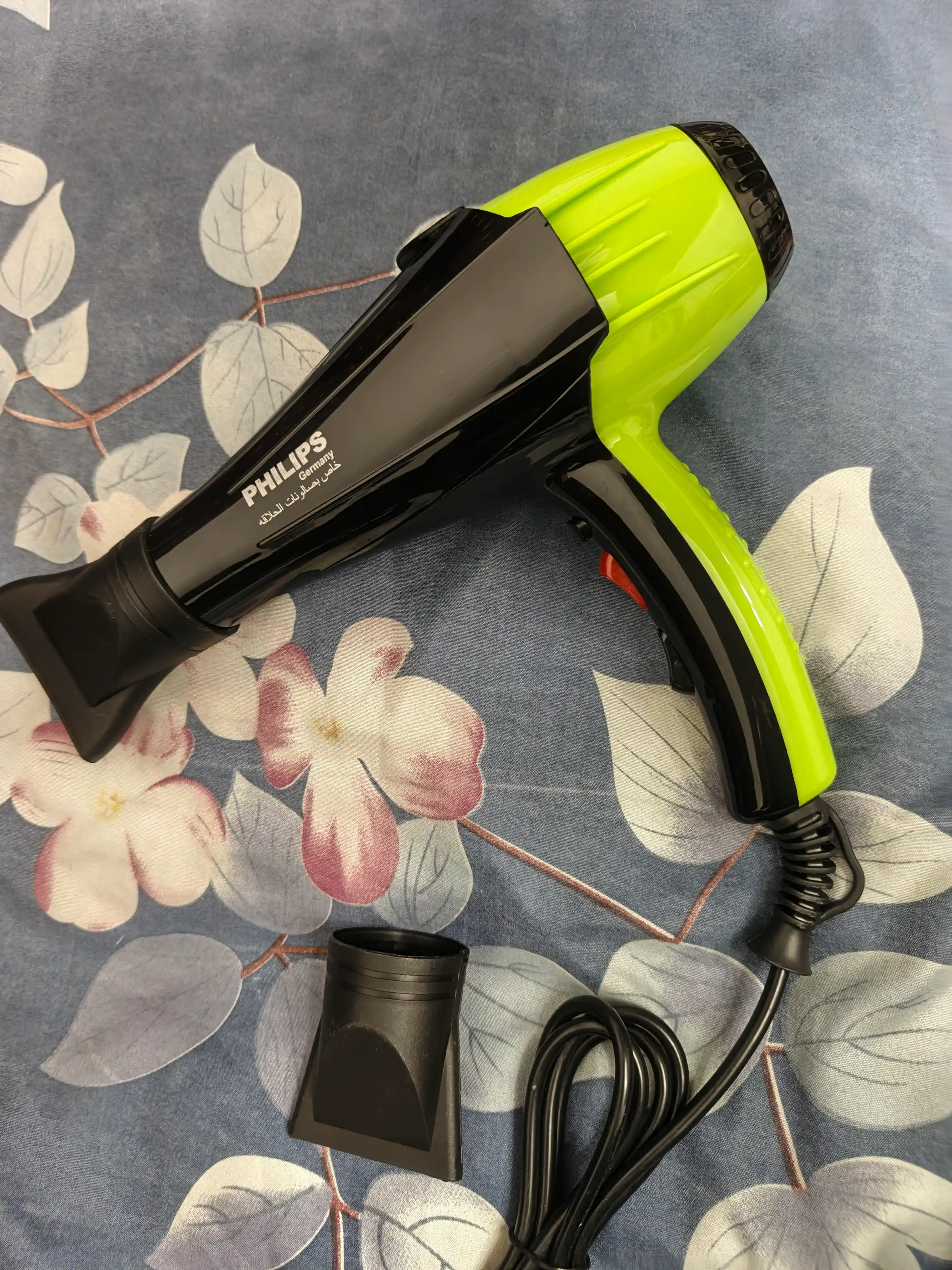 Professional soch quritgich Philips, nasadkalar bilan, soch turmaklash uchun