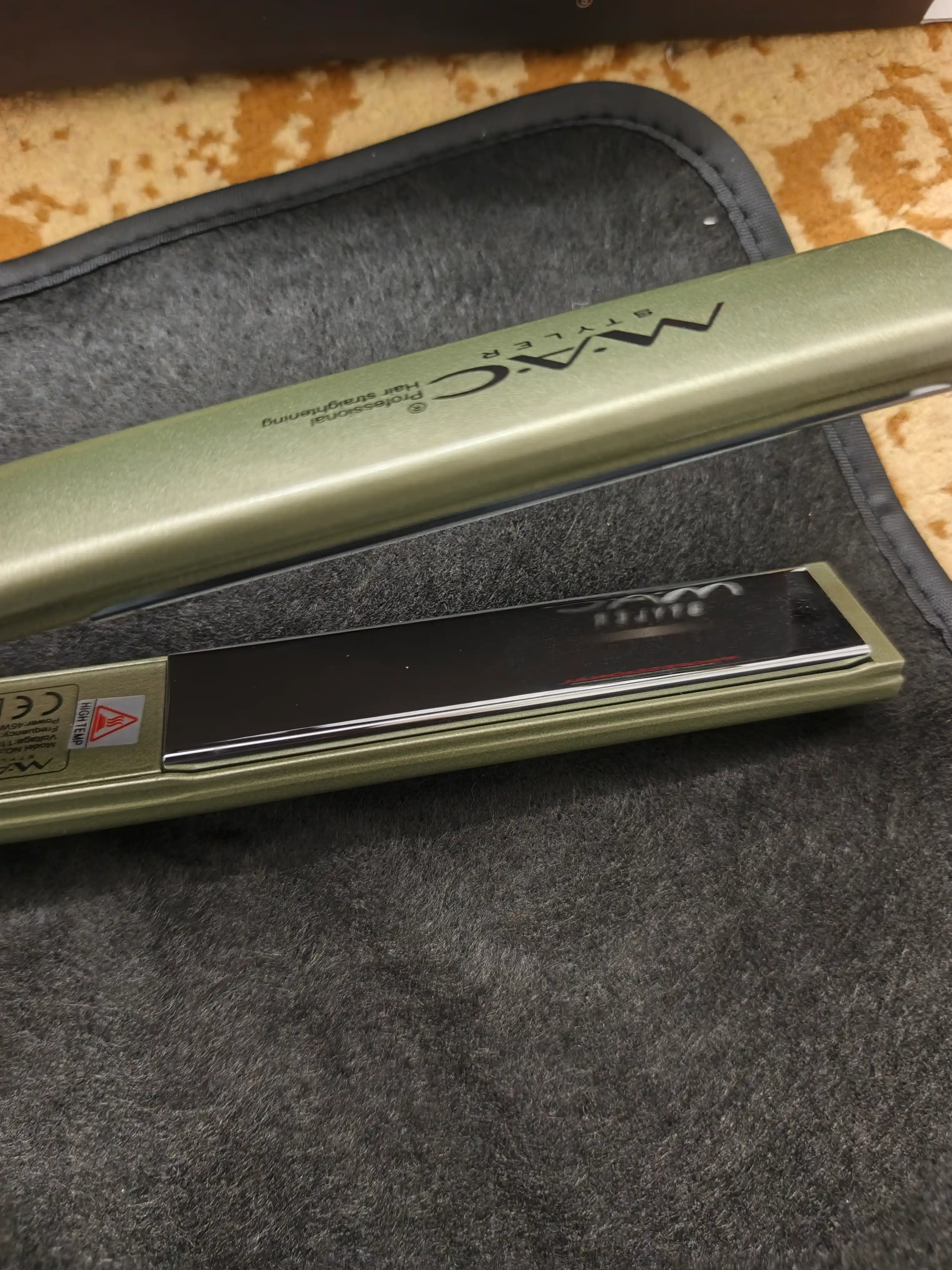 Выпрямитель для волос MAC Styler титановым  покрытие, профессиональный уровень