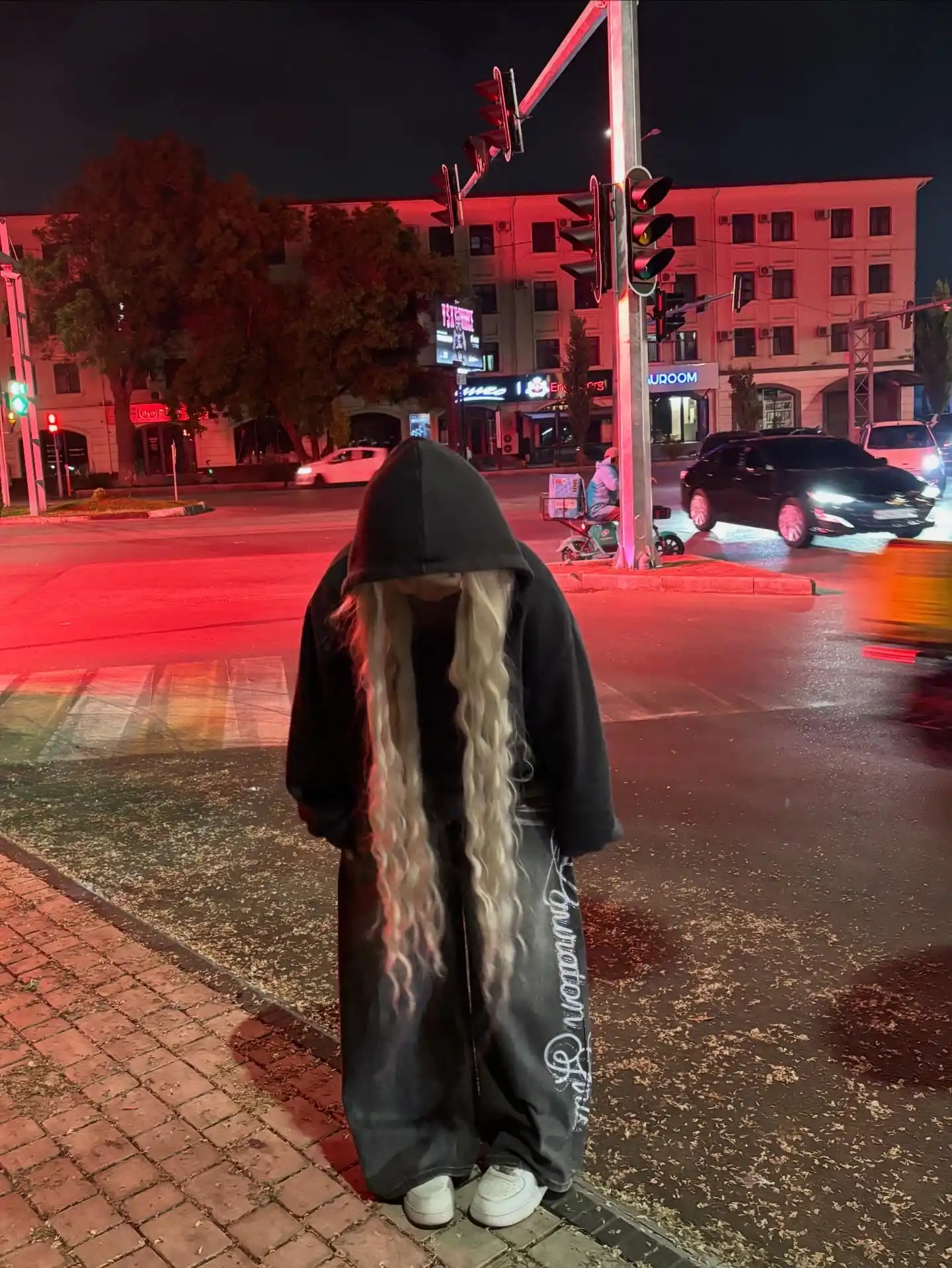 Kokilli parik, uzun to‘lqinsimon sochlar, 100 sm