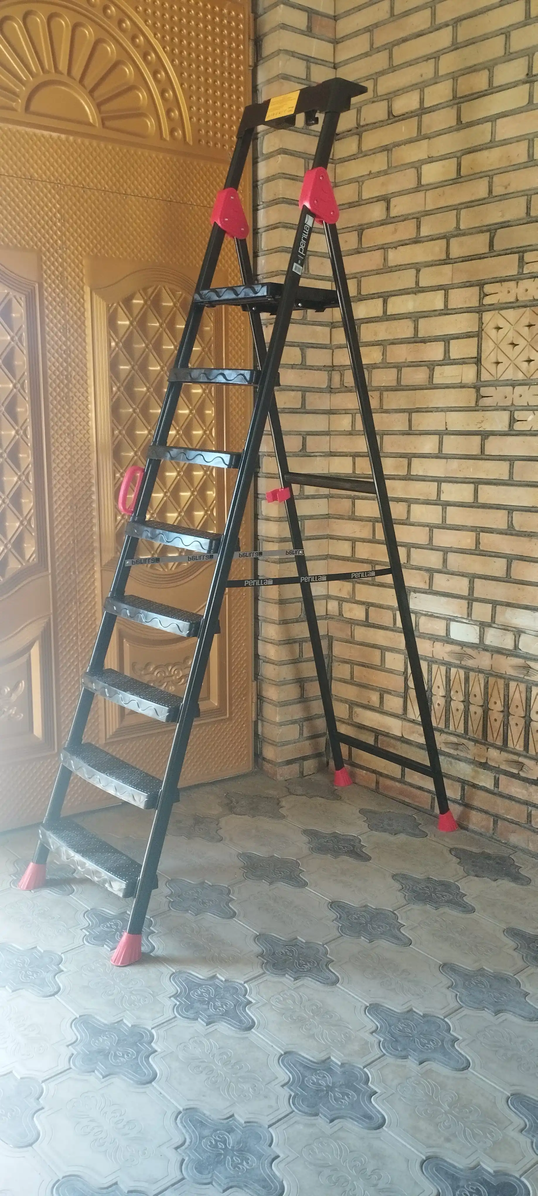 Perilla Comfort yigʻma narvon, qurilish narvoni, 250 kg gacha, lotok va tutqich bilan