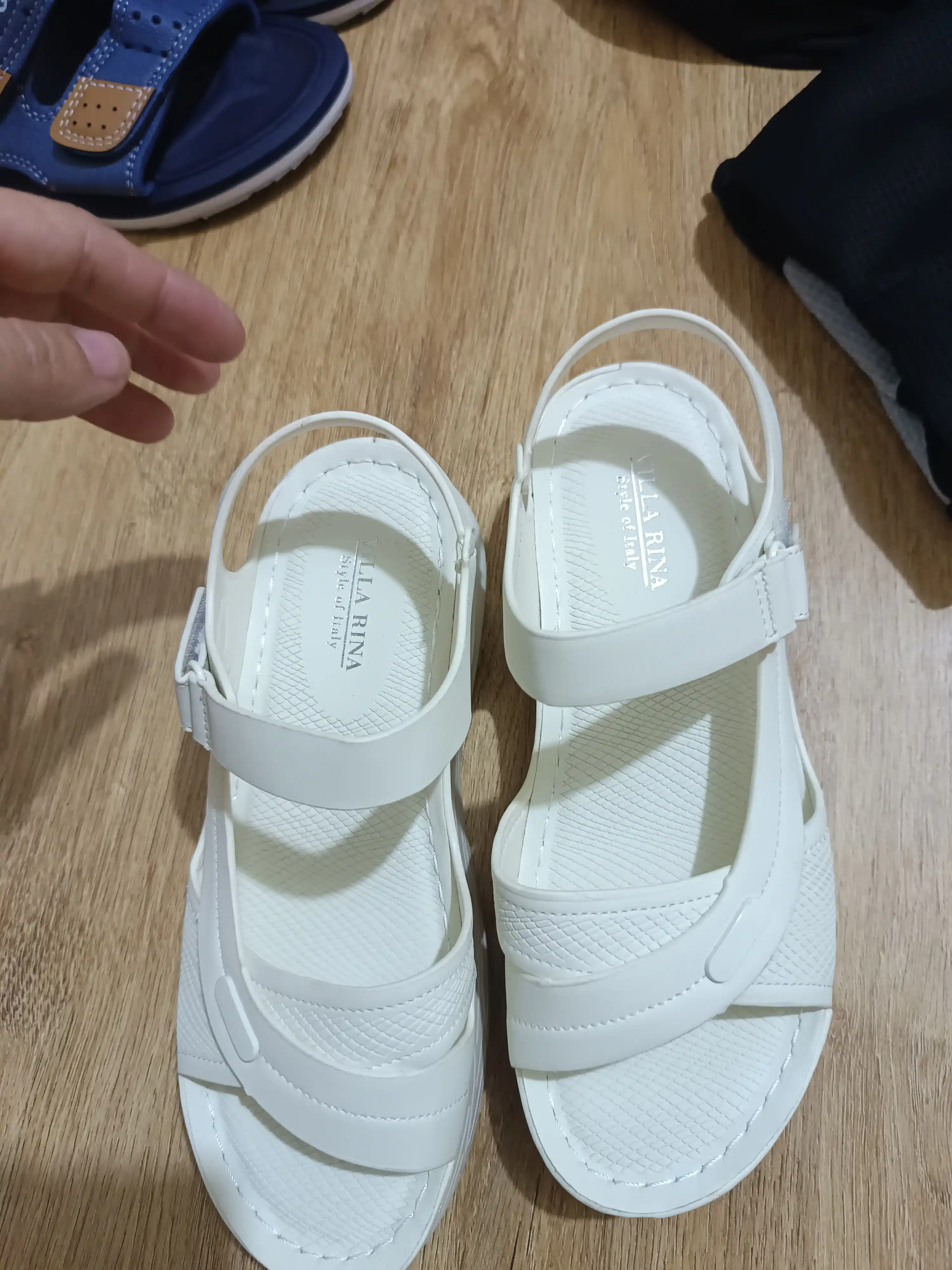 Ayollar sandallari, yengil, keng, qalin taglikli, 36-40 o'lchamlar