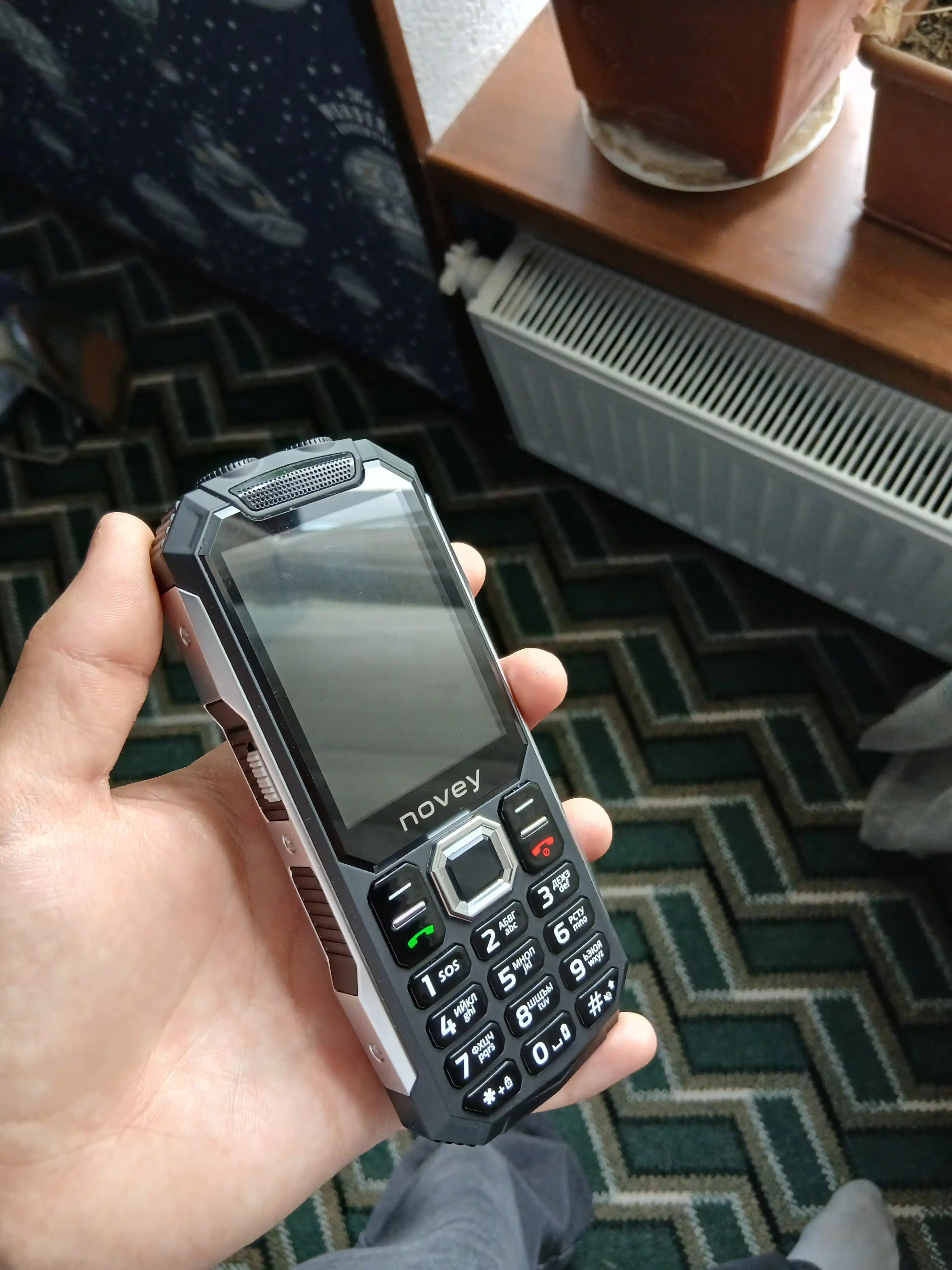 Knopkali telefon Novey T500 TANK, katta batareya 5000mAh