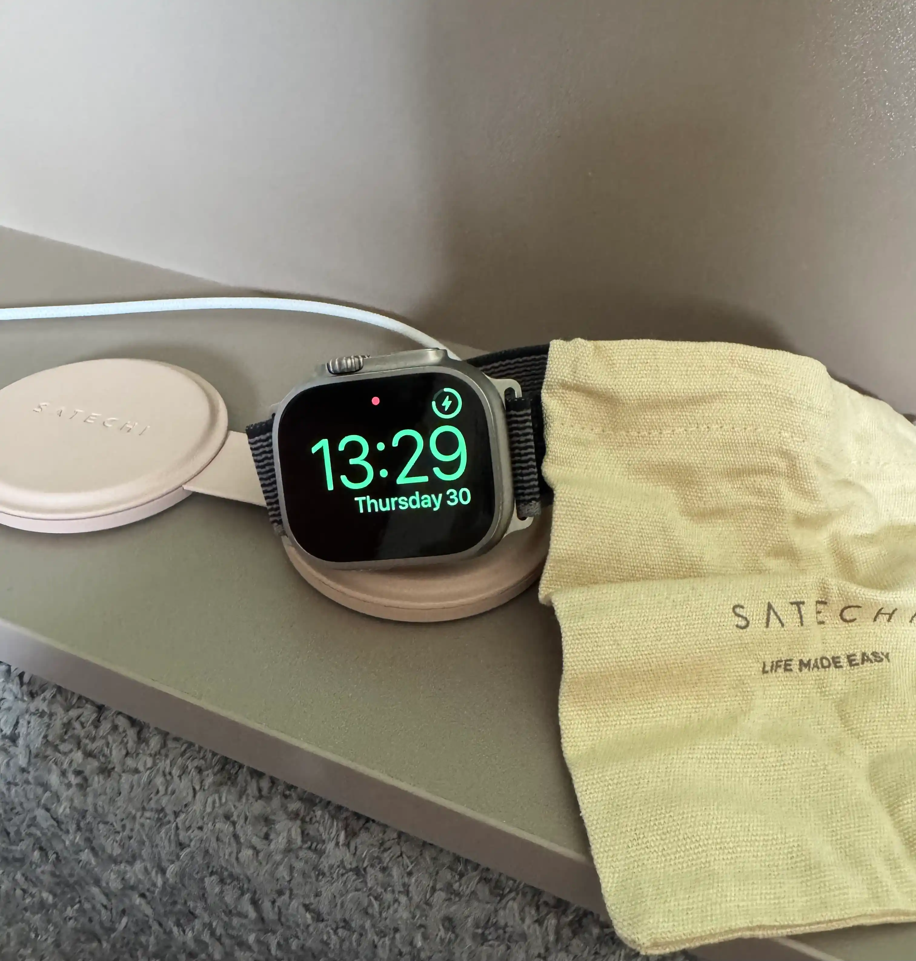 Satechi Qi2 15W 2in1 va 3in1 simsiz quvvatlash moslamasi, yig‘iluvchan, magnitli
