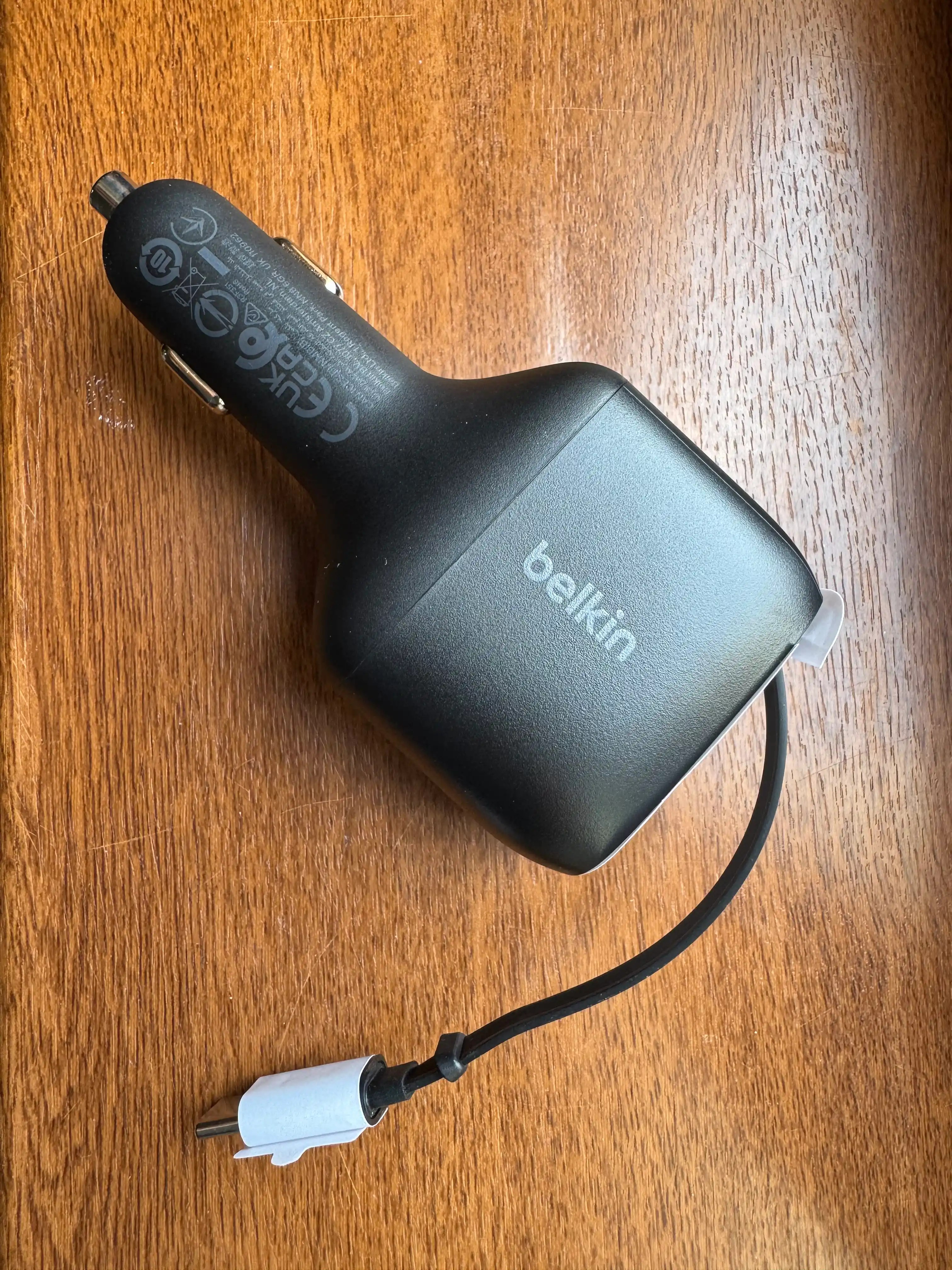 Автомобильное зарядное устройство Belkin 75W, Type C и USB A порты, выдвижной кабель