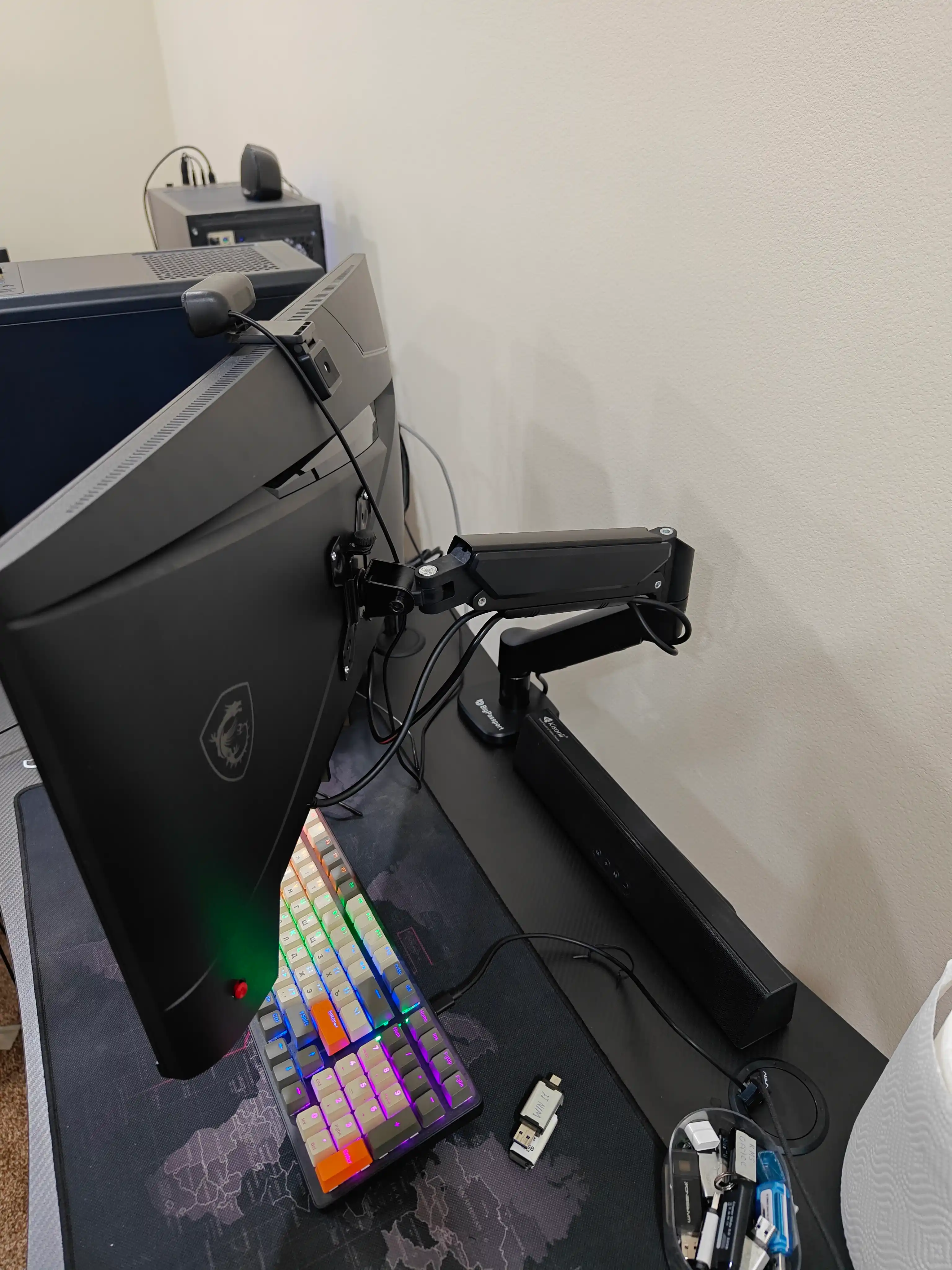 Monitor uchun stoyka M252