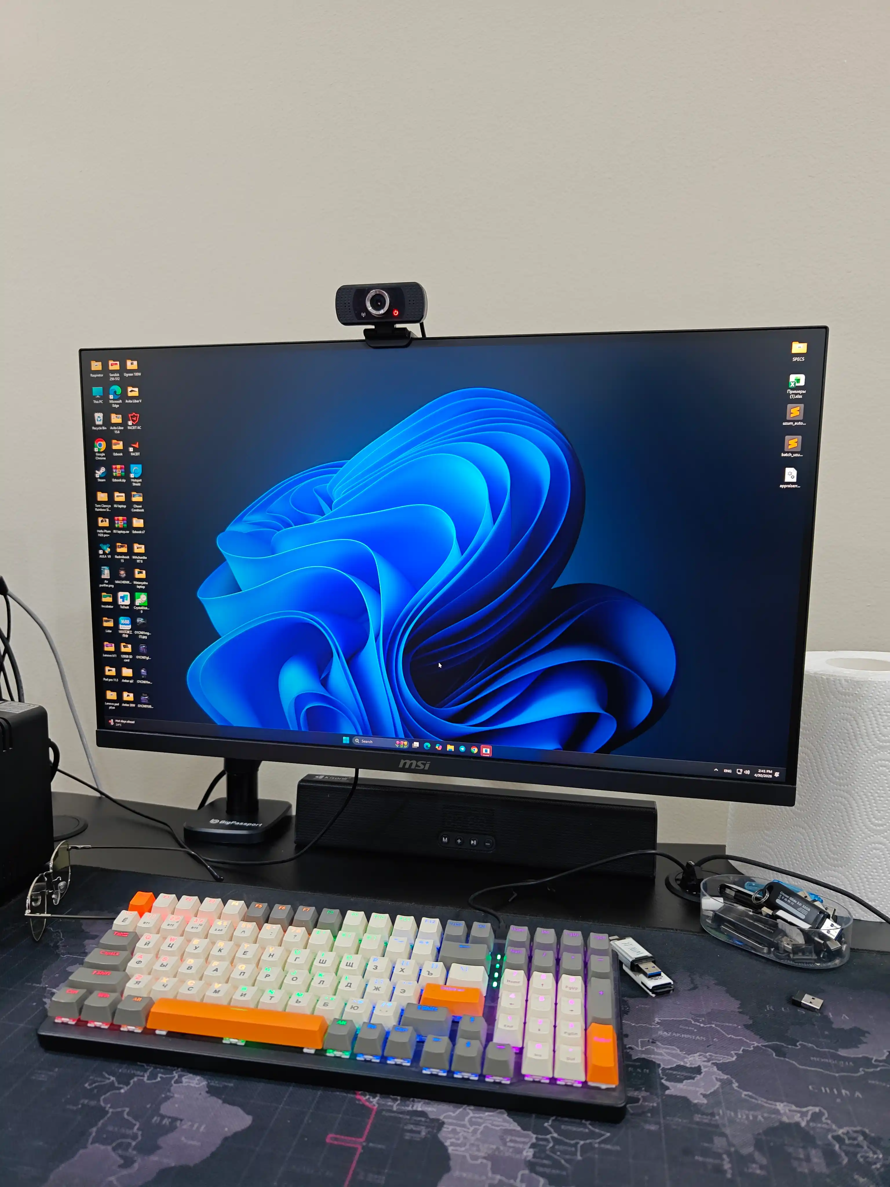 Monitor uchun stoyka M252