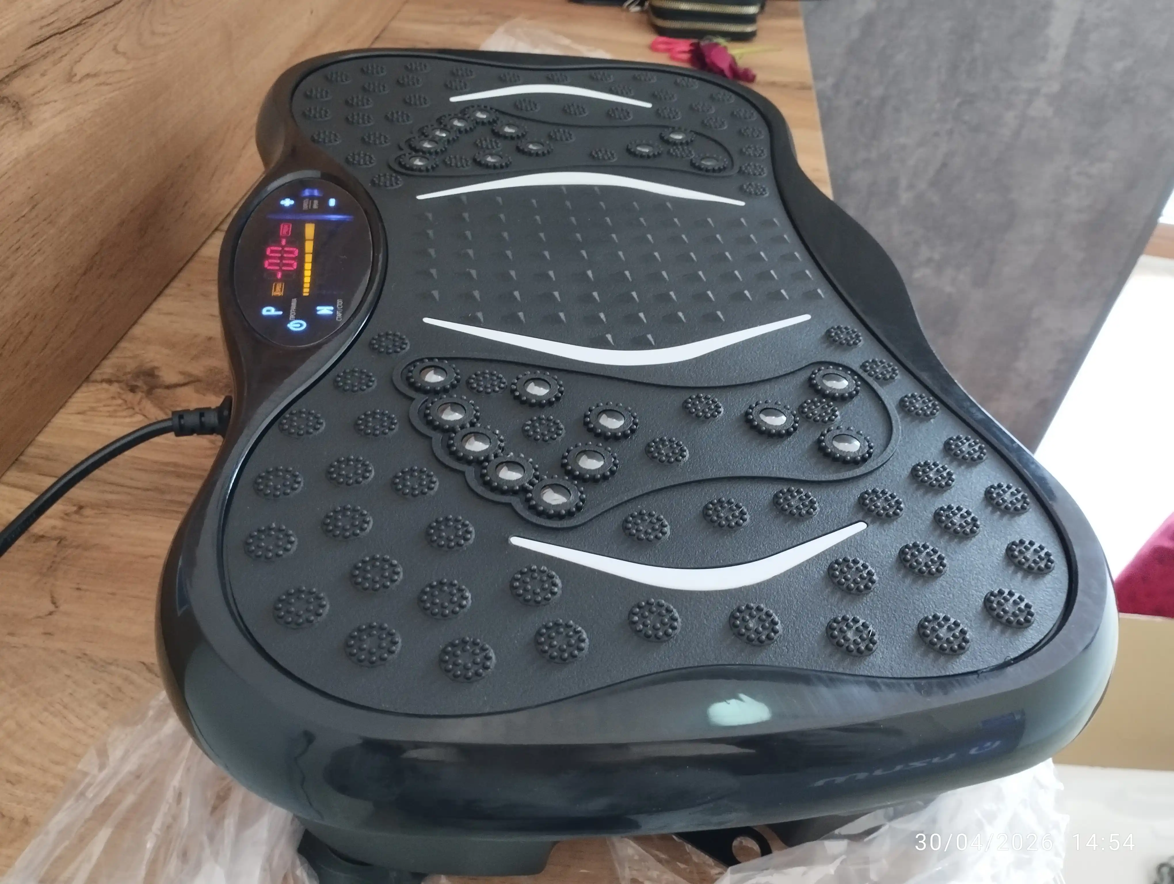Vibratsion fitnes platforma — massaj funksiyasi  KECHITE tish rezinalari bilan