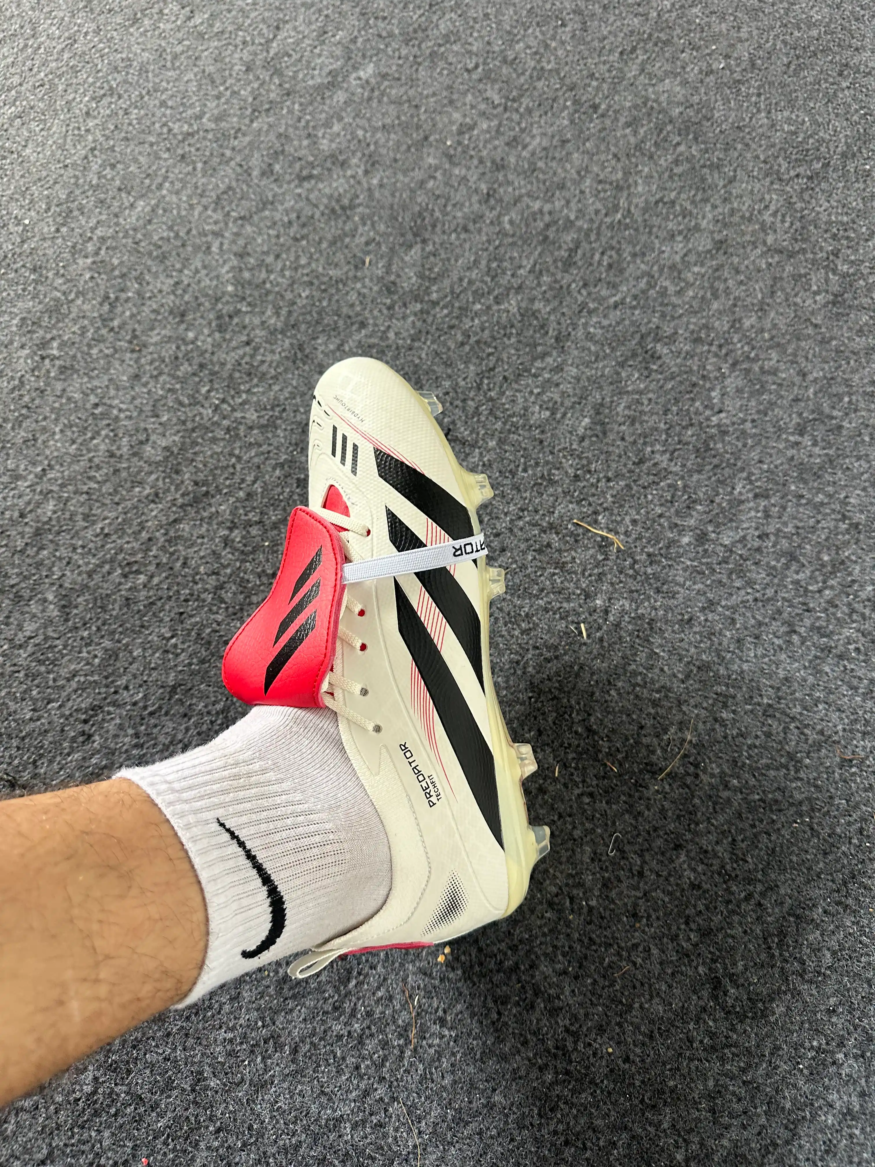 F50 va Predator futbol butsalari va sorokonojkalari, erkaklar va bolalar uchun