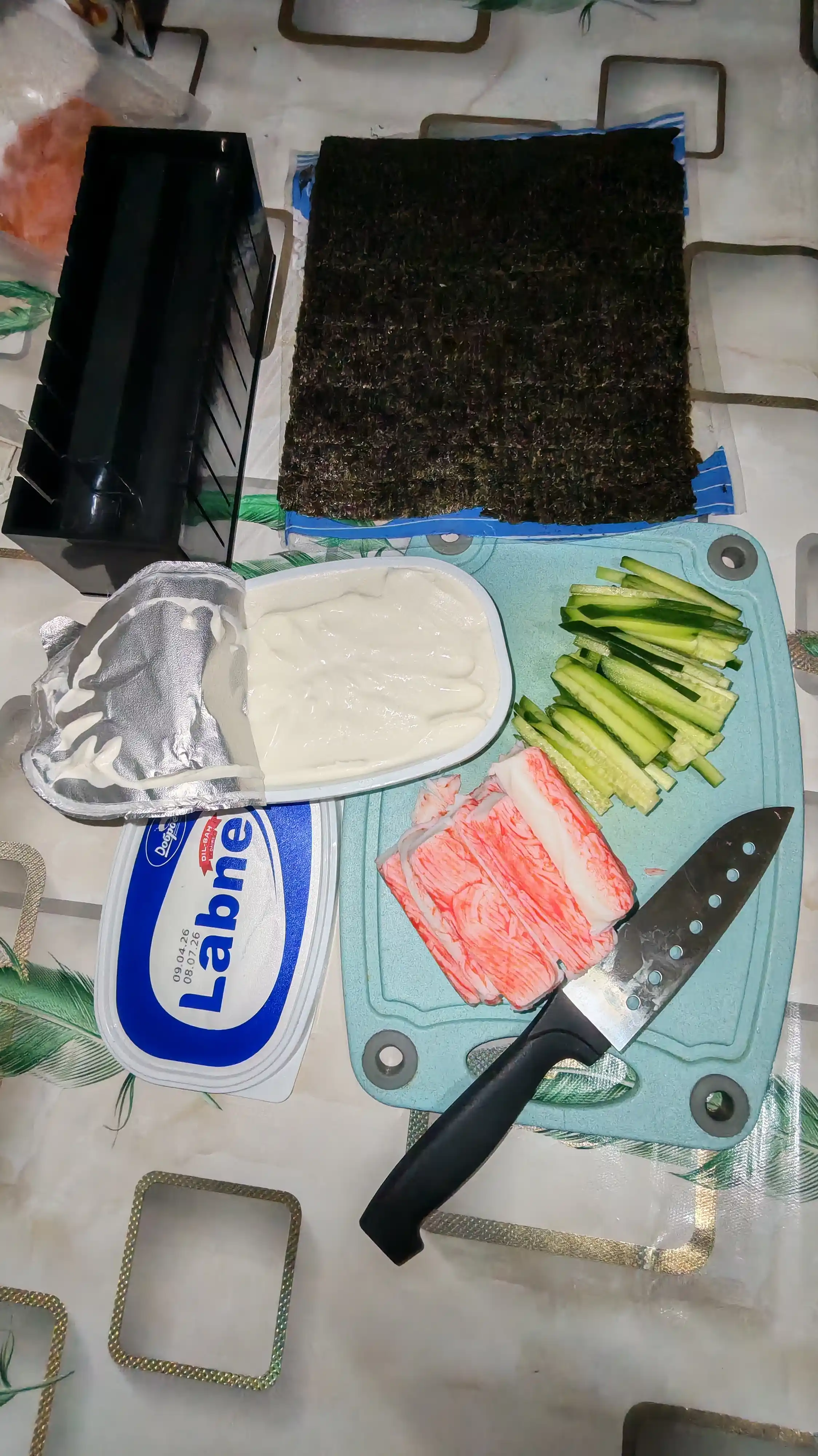 Sushi va rollarni tayyorlash uchun qolip