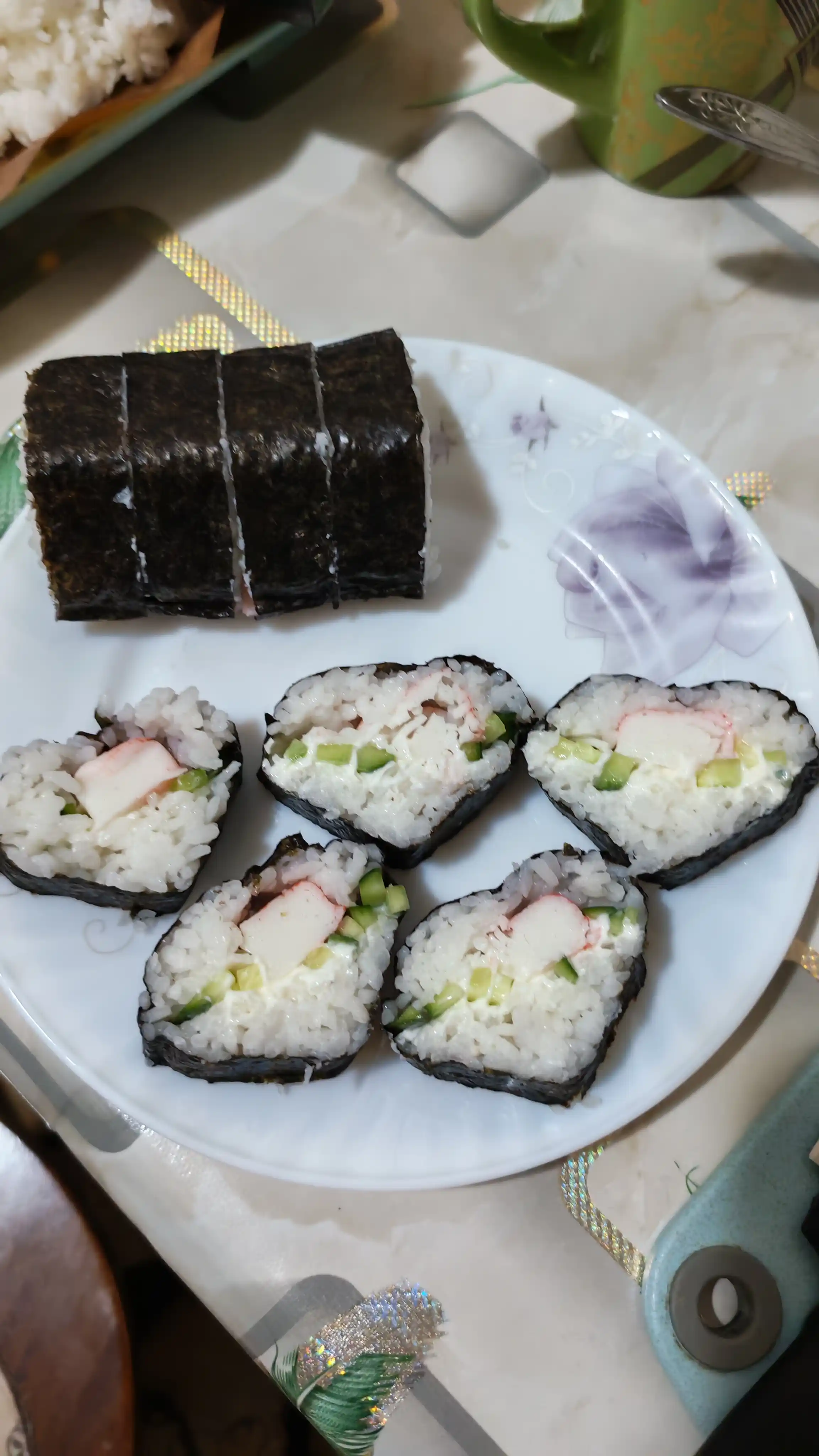 Sushi va rollarni tayyorlash uchun qolip