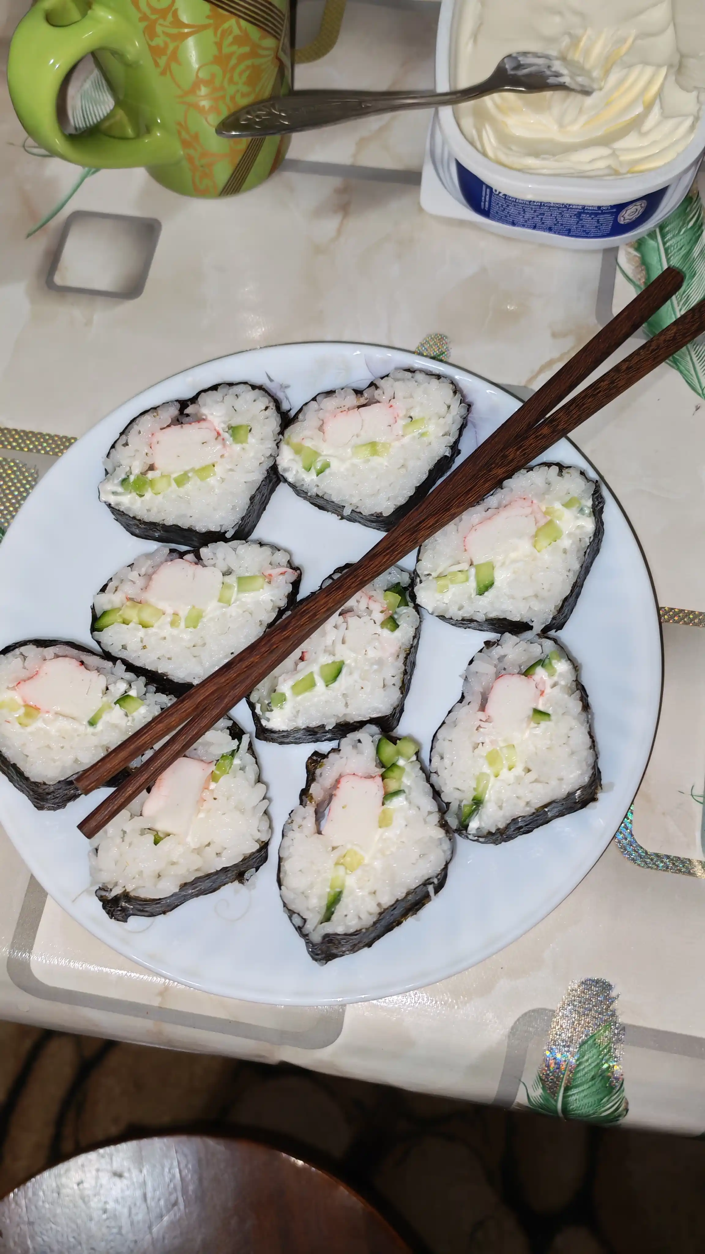 Sushi va rollarni tayyorlash uchun qolip