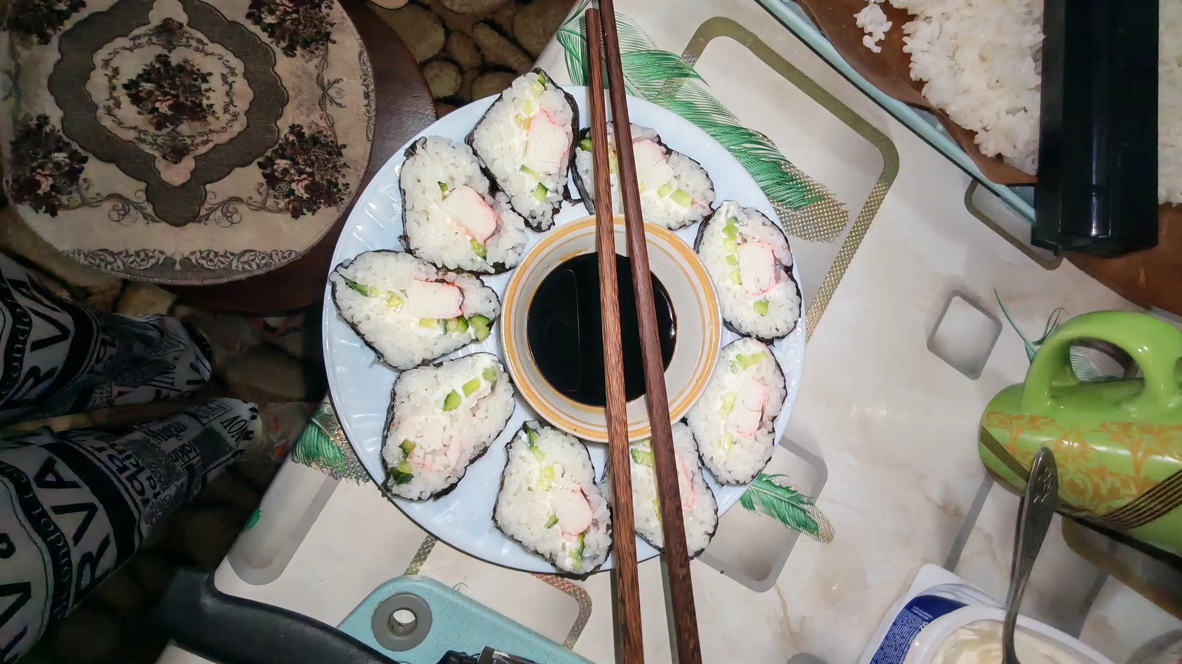 Sushi va rollarni tayyorlash uchun qolip