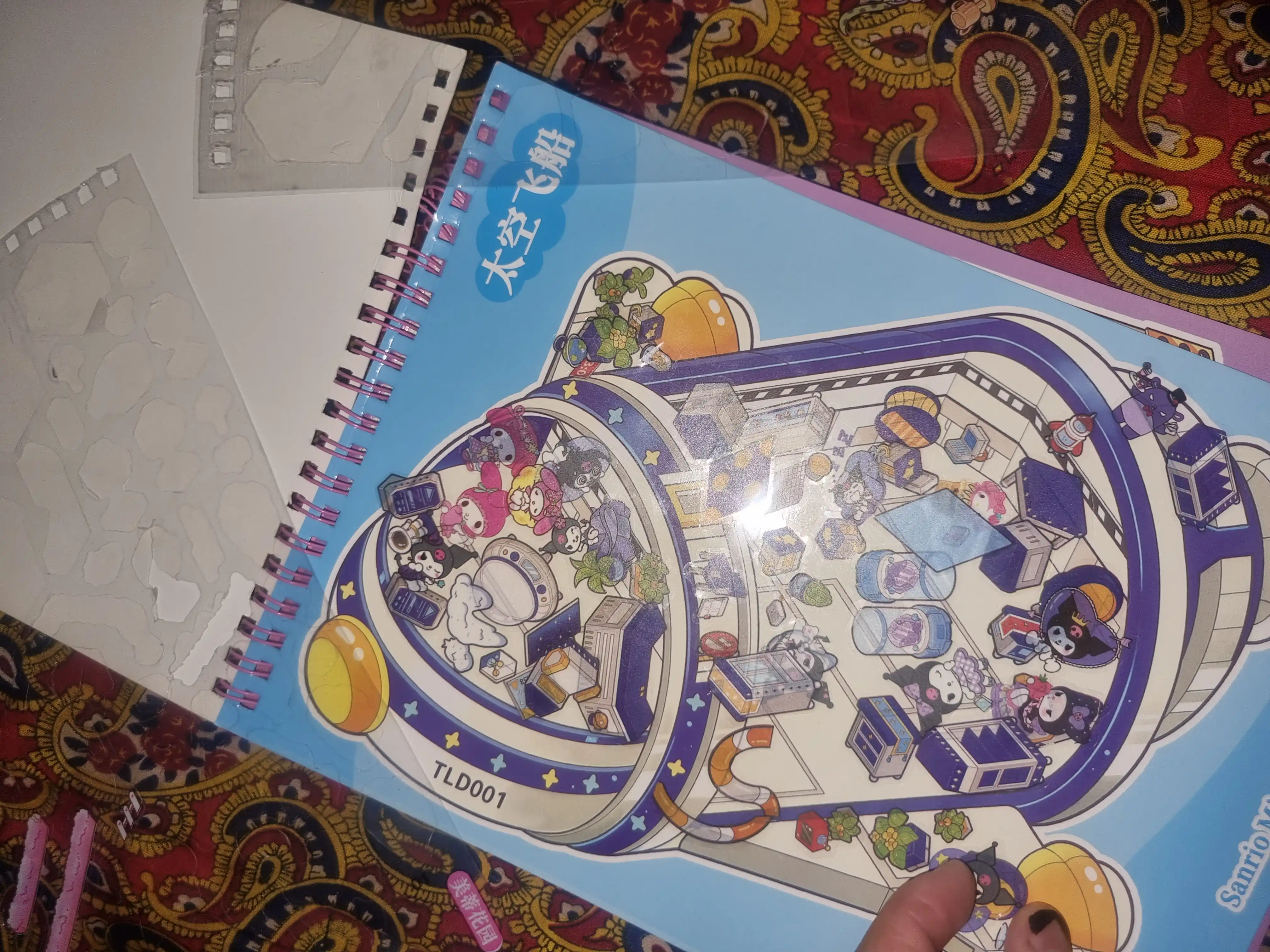 LABUBU 2in1 3D rasm albomi bolalar uchun, bo‘yash to‘plami, 4 sahna, 18x24