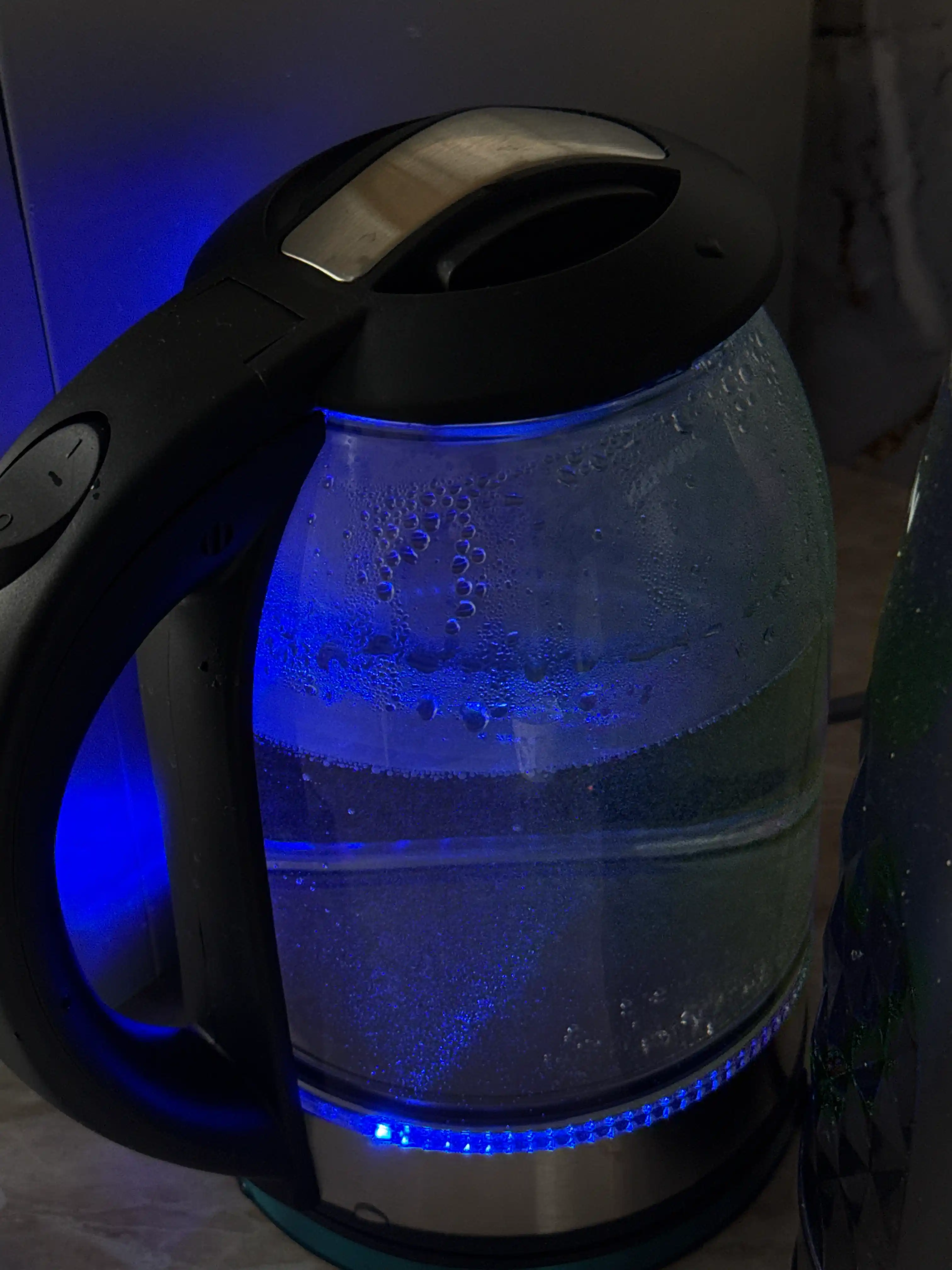 BOSCH Elektr choynak 2L — LED yoritgichli, 2000W quvvatli,tez qaynatuvchi, Germaniya sifat