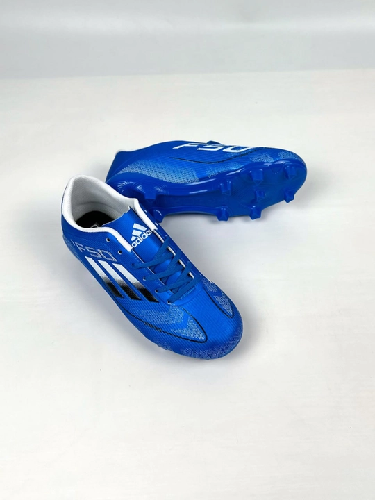 Erkaklar uchun professional futbol butsasi, tishli, sun'iy va tabiiy maysazor uchun