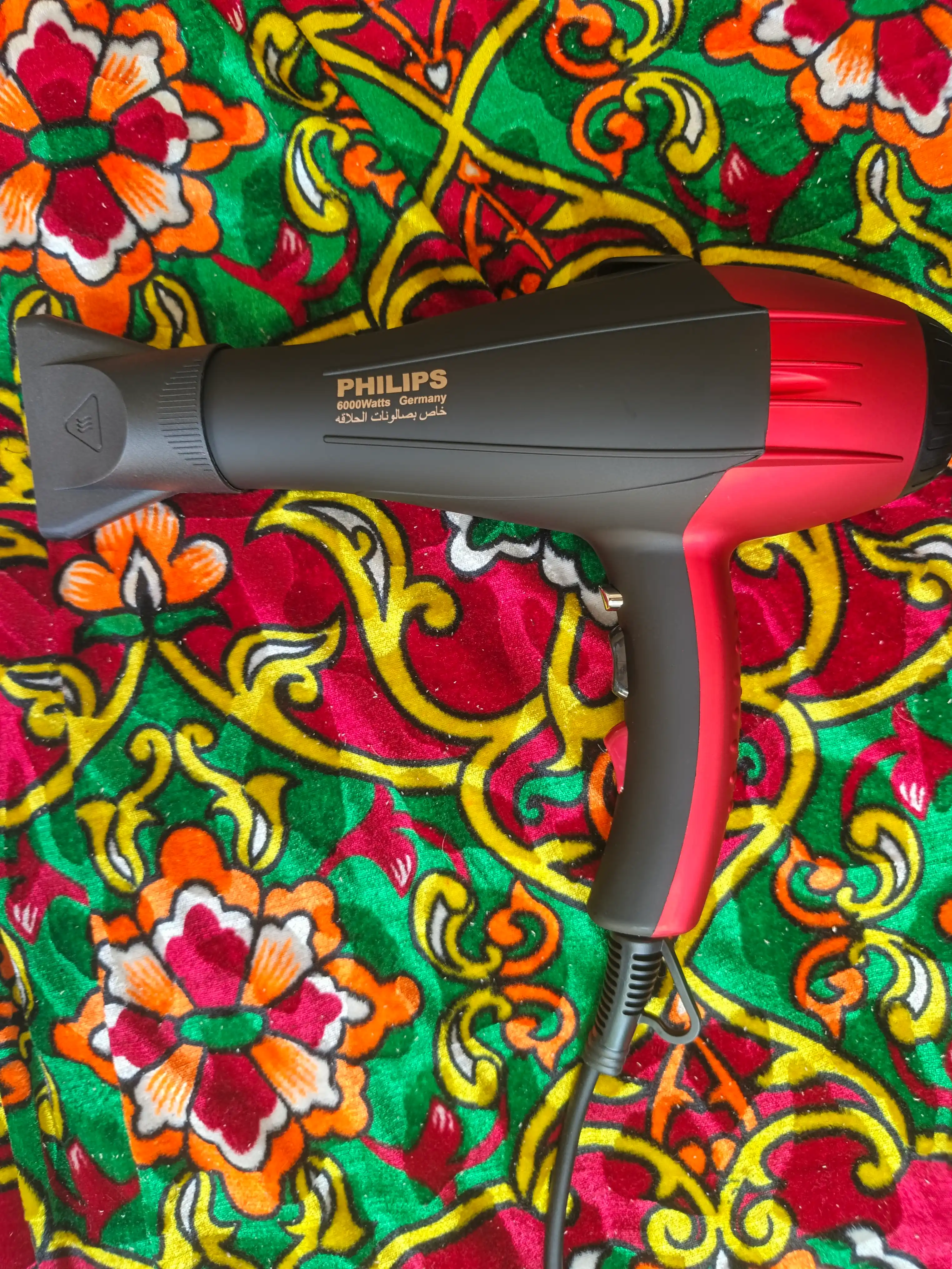 Professional soch quritgich Philips, nasadkalar bilan, soch turmaklash uchun