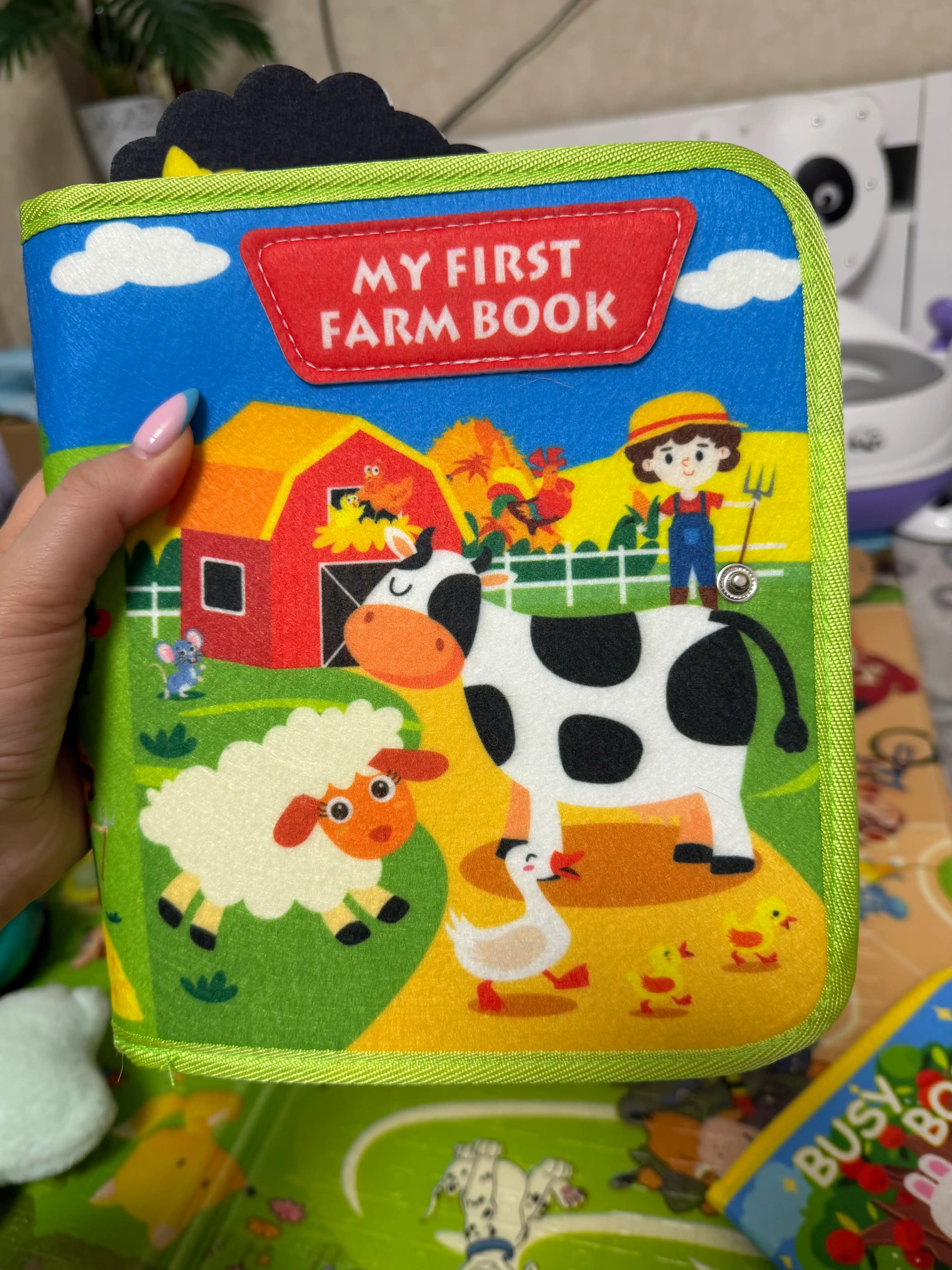 1 yoshdan boshlab bolalarga mo`ljallangan, fetrdan tayyorlangan bizibord kitobi