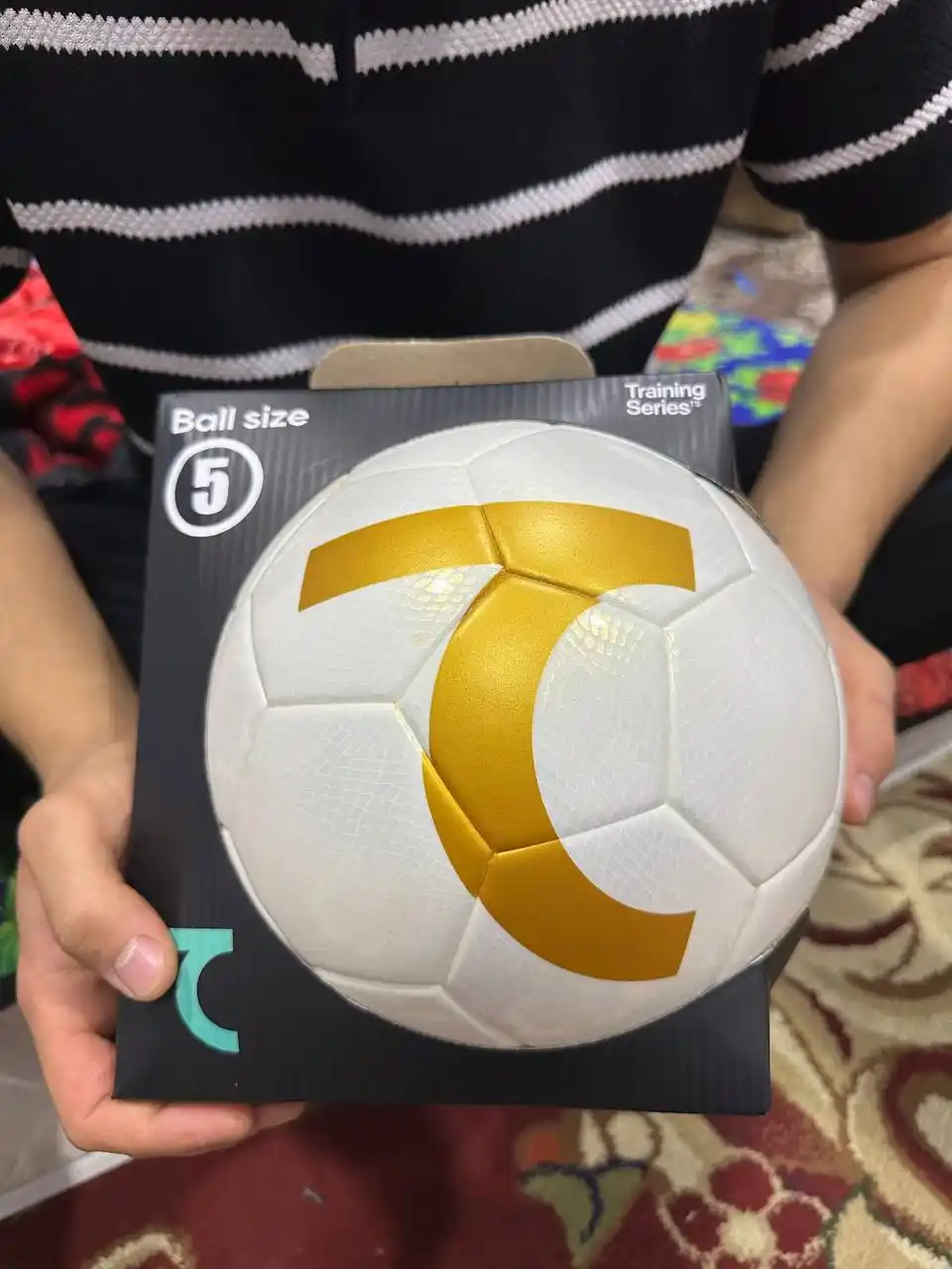 7SABER futbol va futzal to‘pi, 4 va 5-o‘lcham, sovg‘a qutisidagi sport to‘pi
