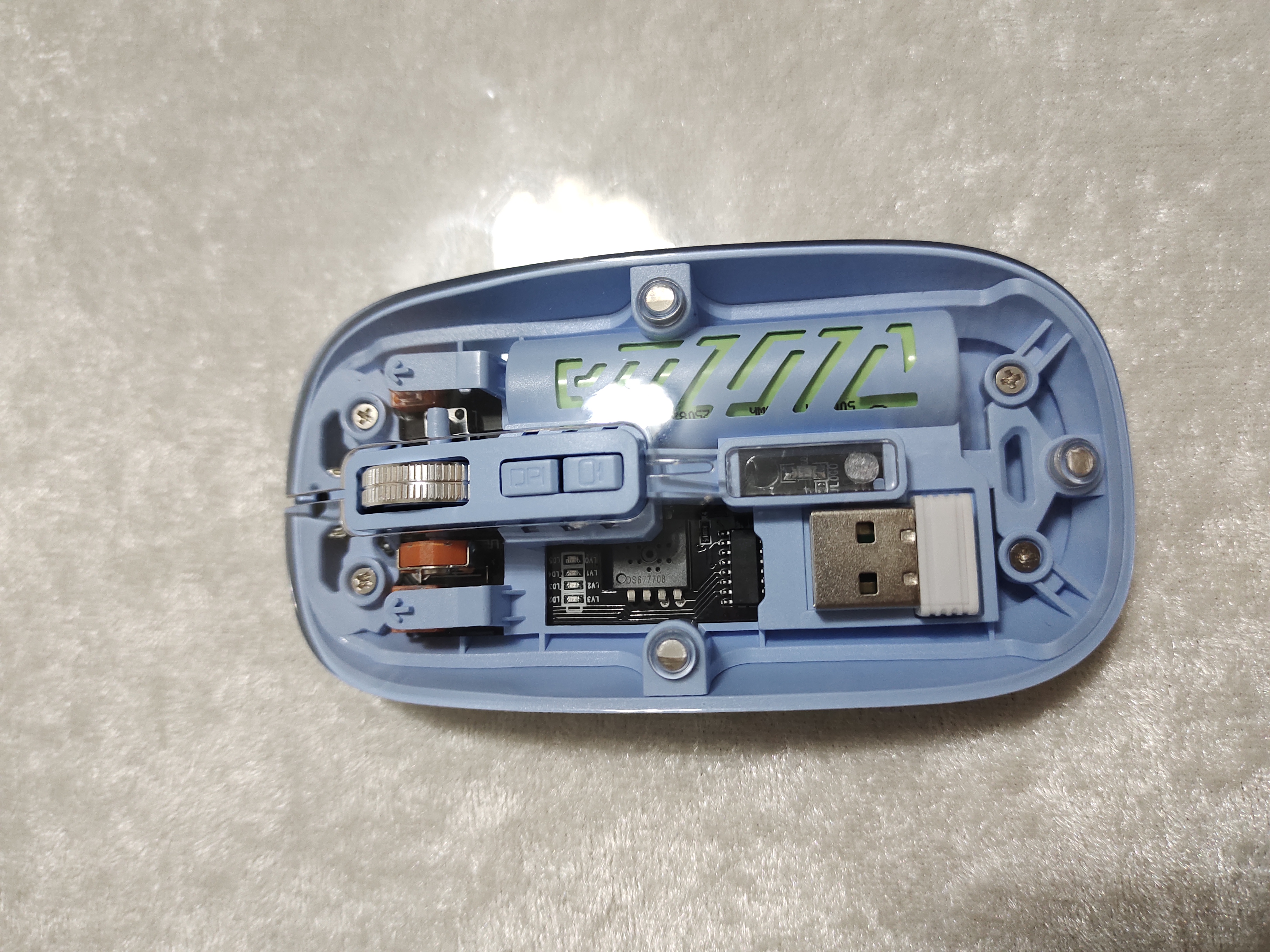 Simsiz sichqoncha 1600 DPI, shaffof korpus va 400 mAh batareya bilan
