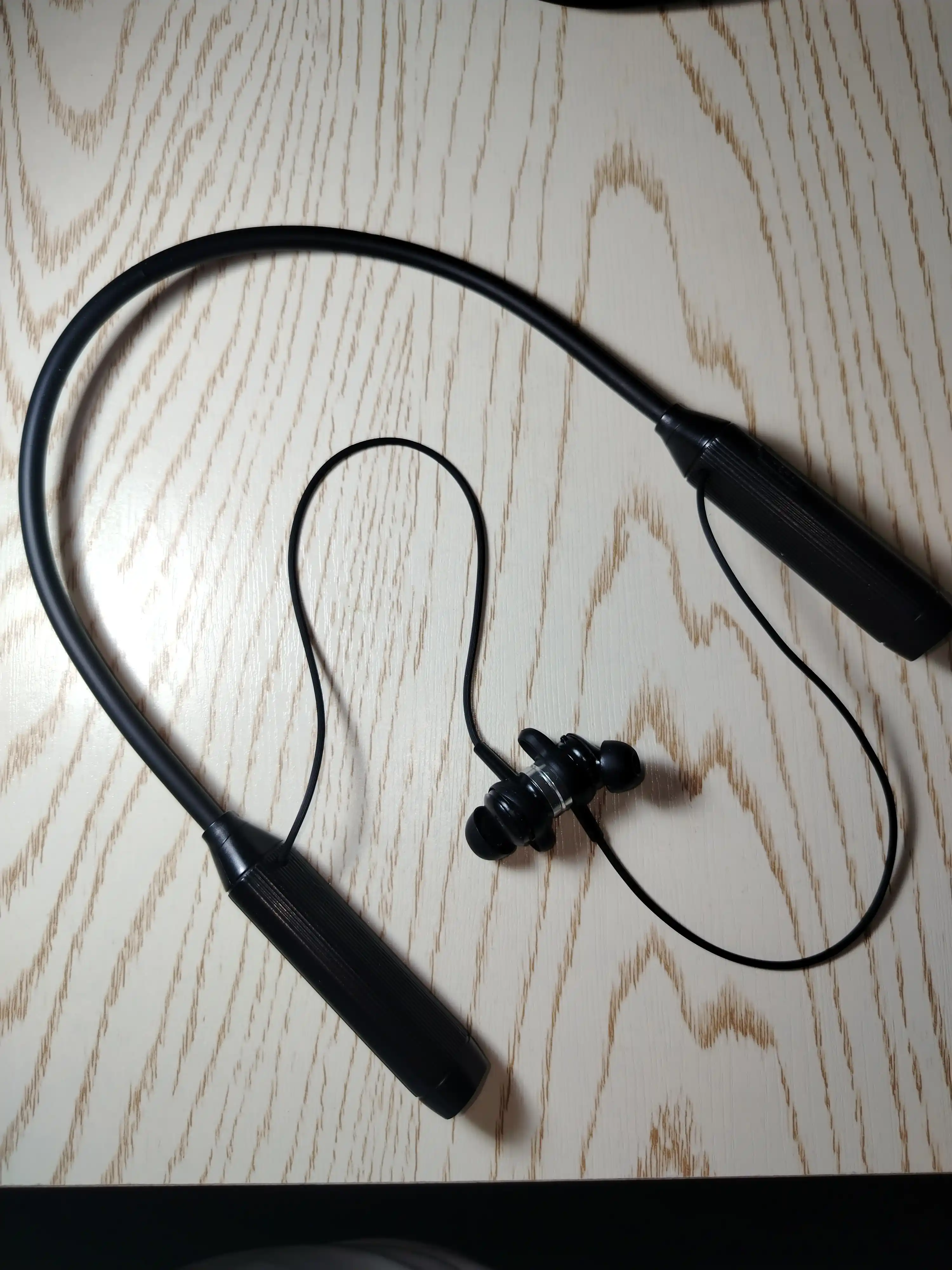 Simsiz sport minigarnituralari, bo'yin jantali, raqamli displey, Bluetooth BT-107, magnit