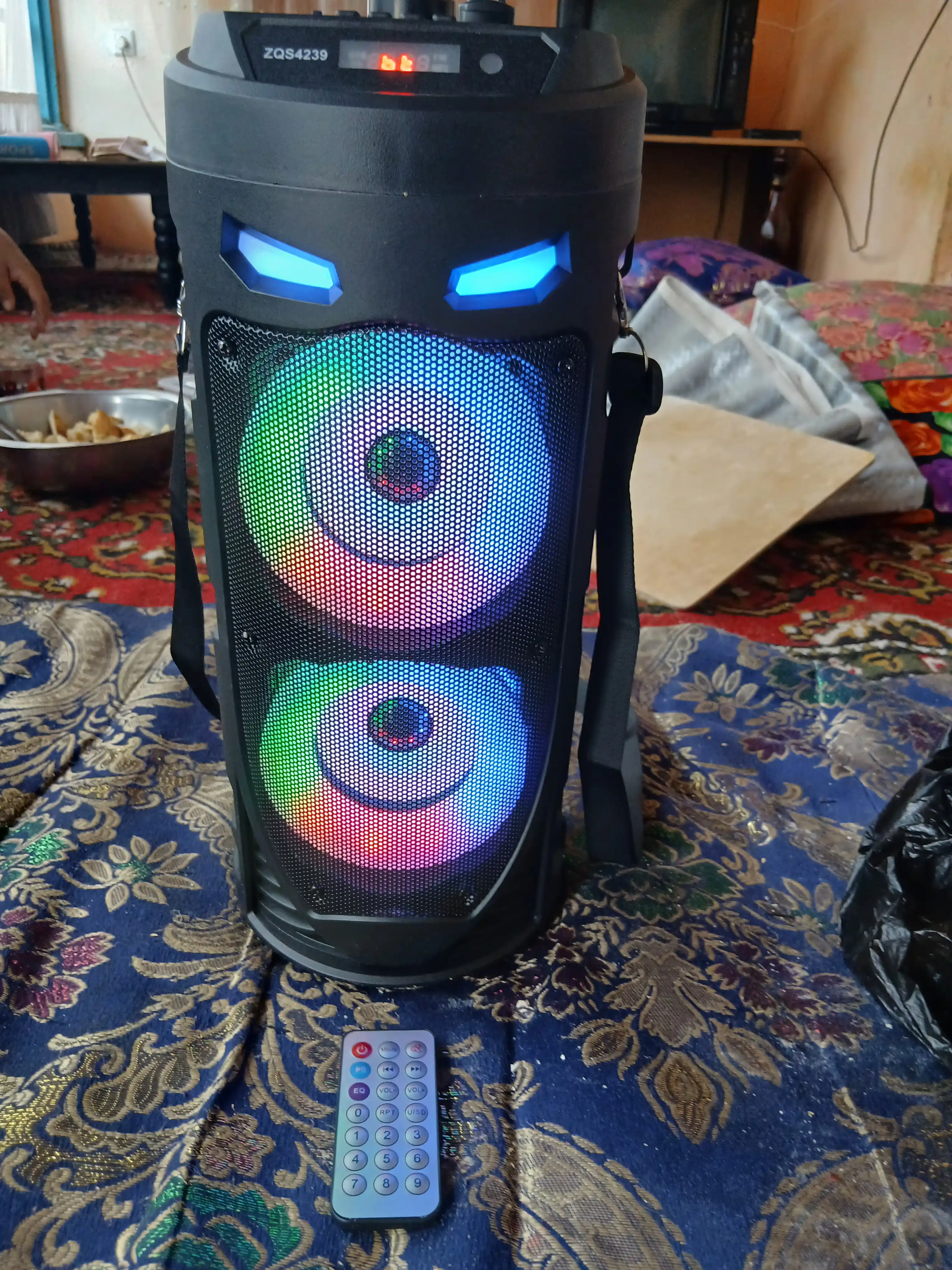 Katta Bluetooth simsiz karnay, karaoke, RGB yoritish, mikrofon va pult bilan