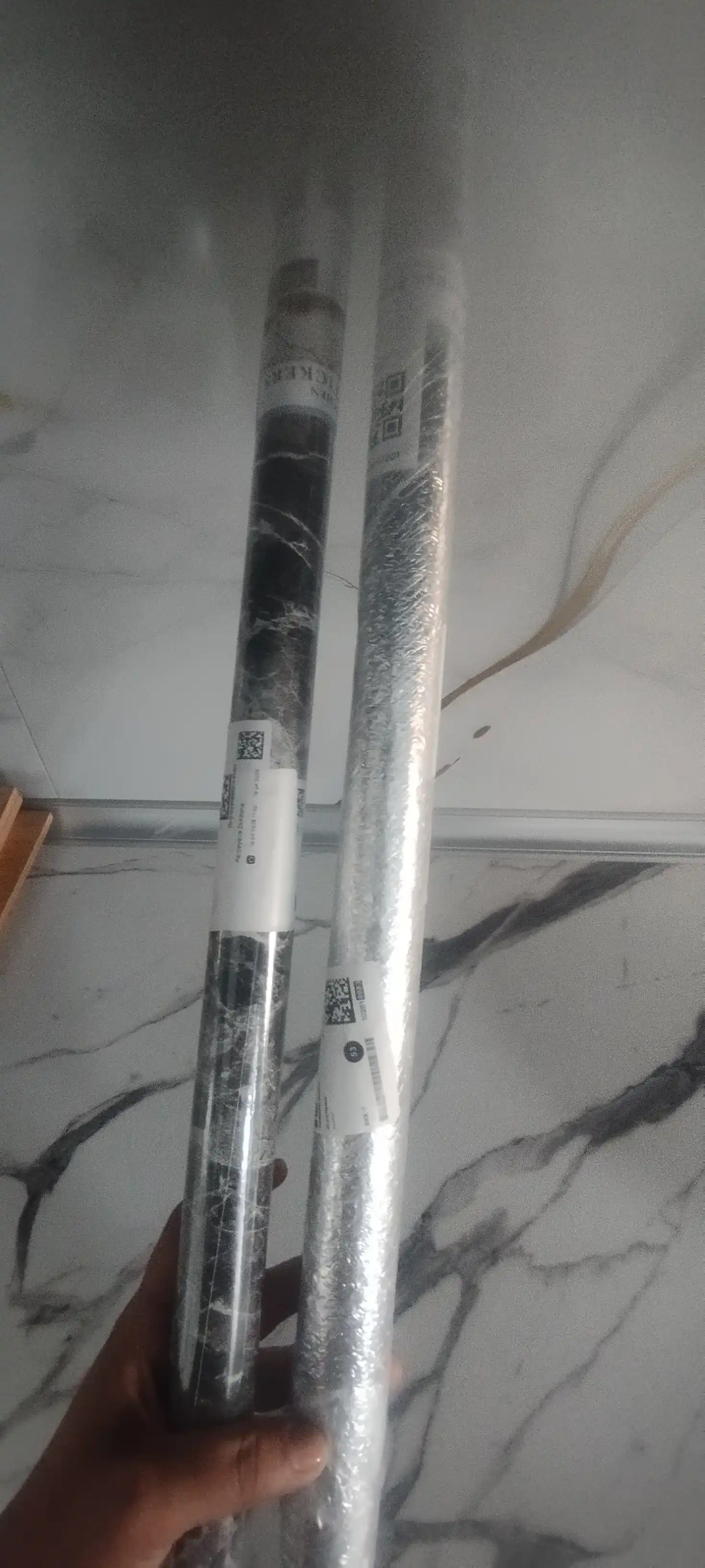 Mebel va devor uchun yopishqoq plyonka, suvga chidamli yopishqoq plyonkalar