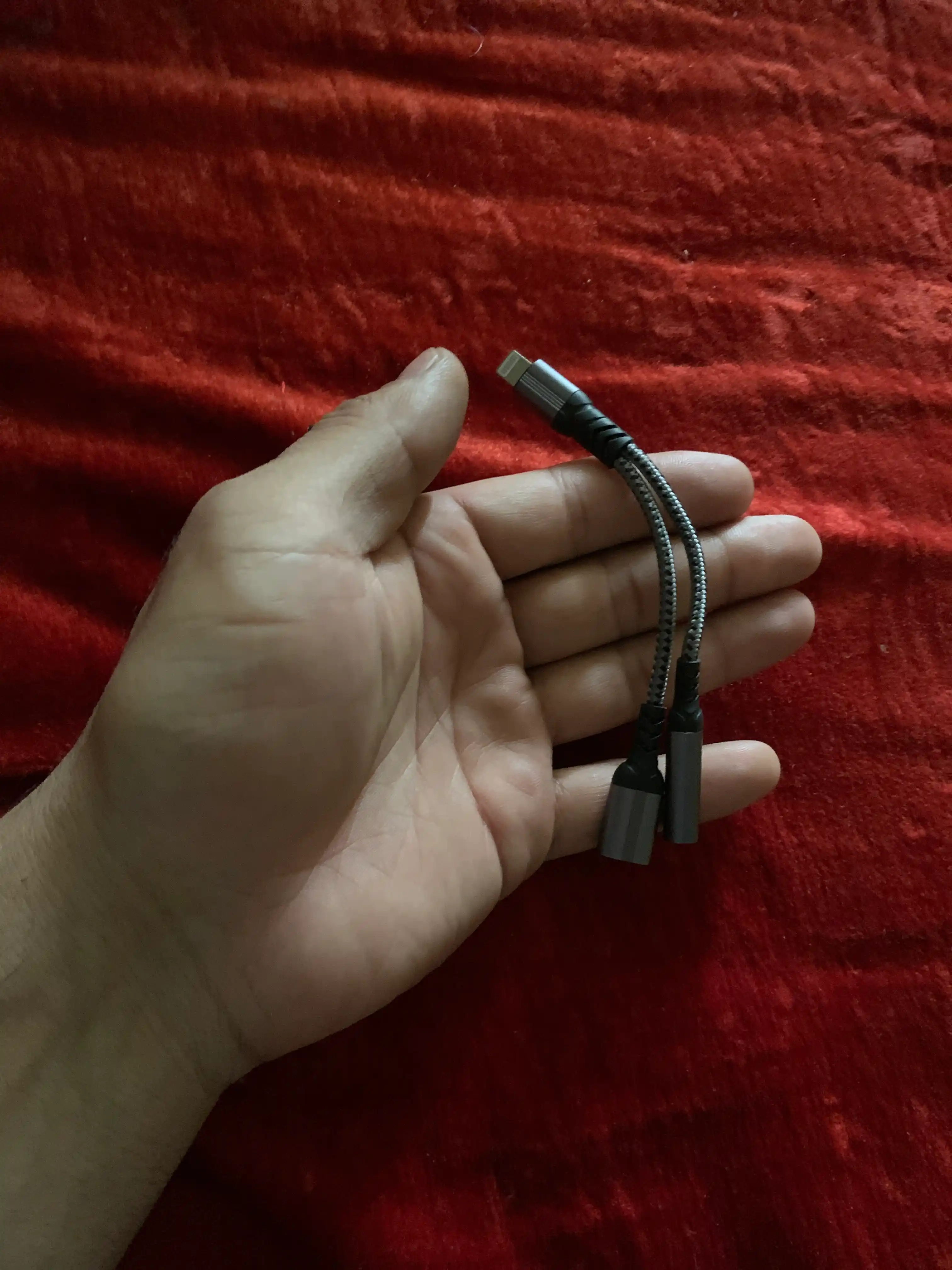 Lightning dan 3.5 mm AUX va Lightning ga adapter, naushniklar va Lightning kabel uchun