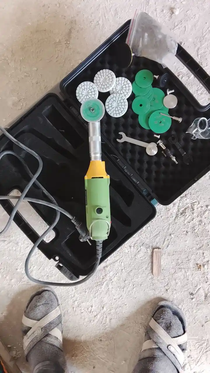 Mini elektr silliqlagich (graver) to‘plami, 2 rangli variant, disk va aksessuarlar bilan