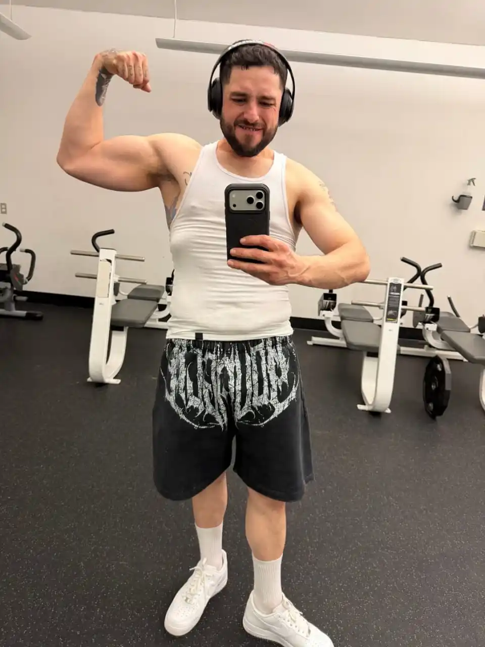 Erkaklar uchun sport shortiklar GYMSHARK, YOUNGLA