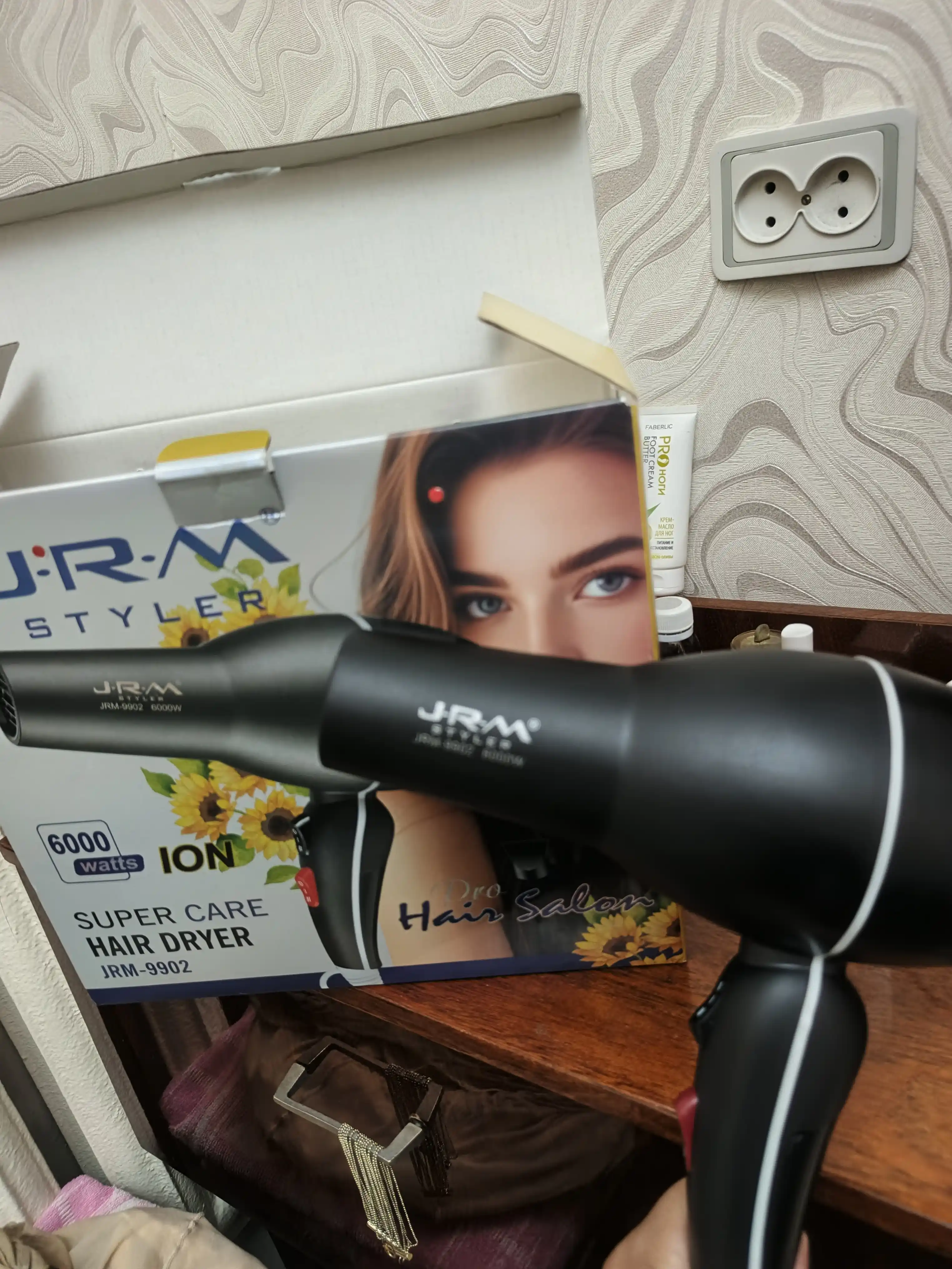 JRM Styler  professional fen, quvvati 6000watt, issiq va sovuq havo funksiyasiga ega