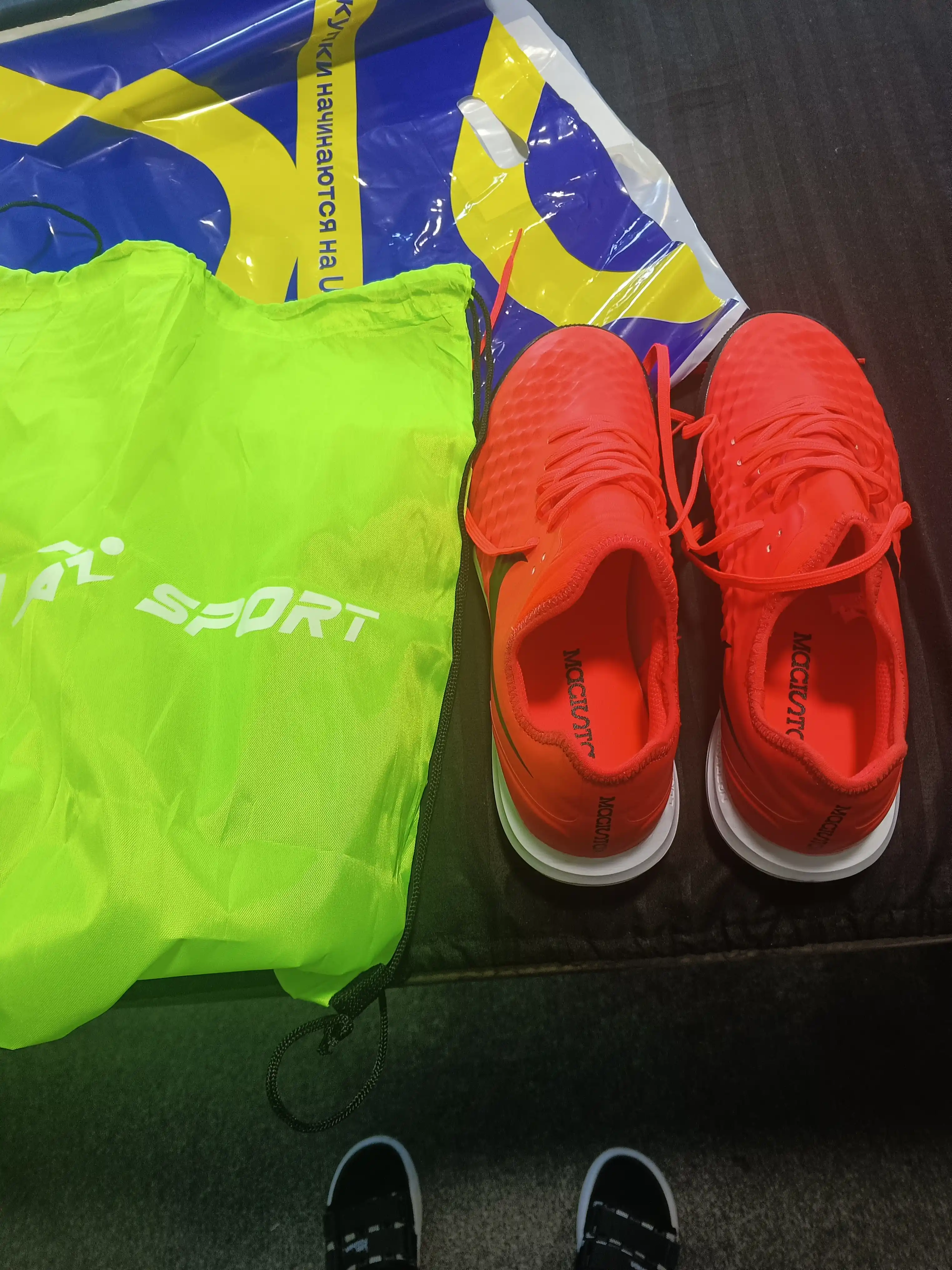 Futbol Sorokonojka. Butsi, Magista o'lcham 39-45