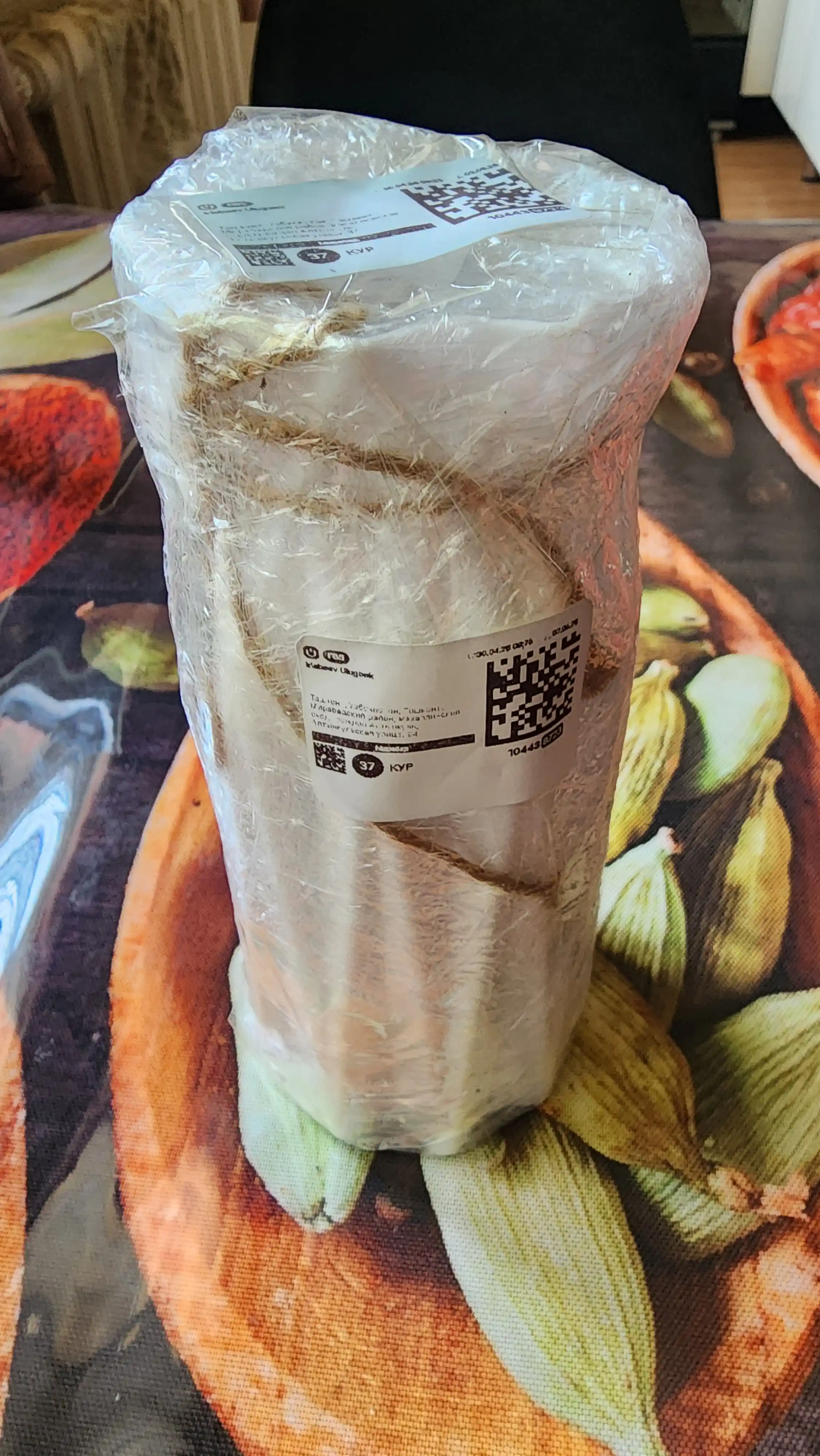 Tabiiy va sun’iy gullar uchun guldon vaza, plastik, kauchuk va plastmassa materiallardan