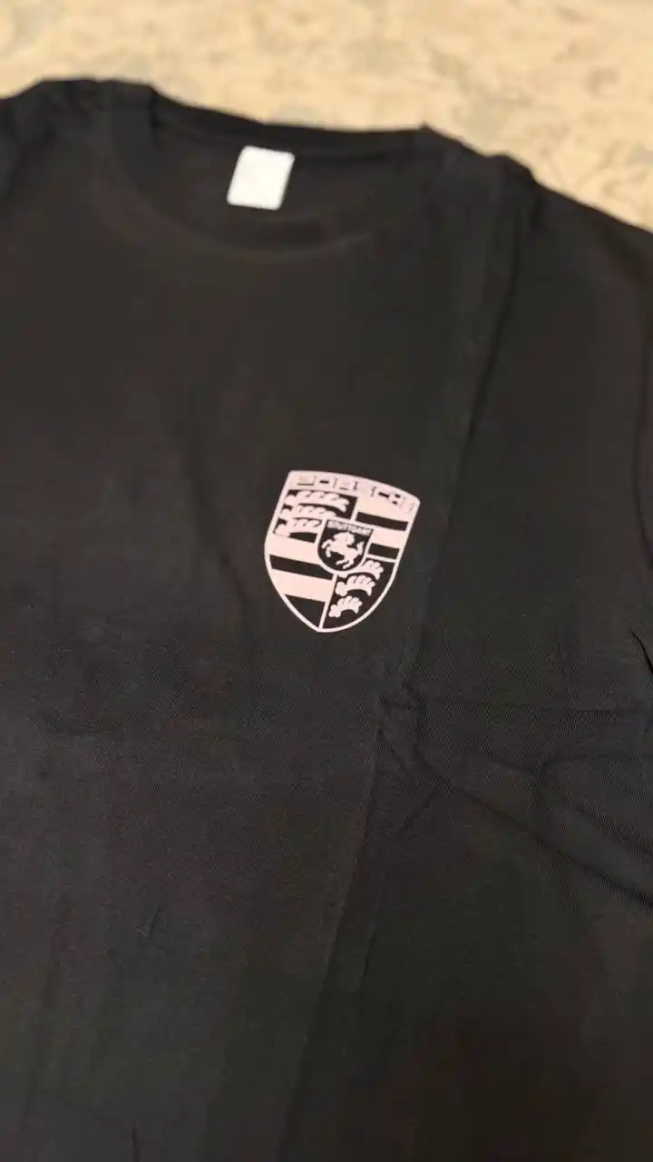 Ayollar futbolkasi