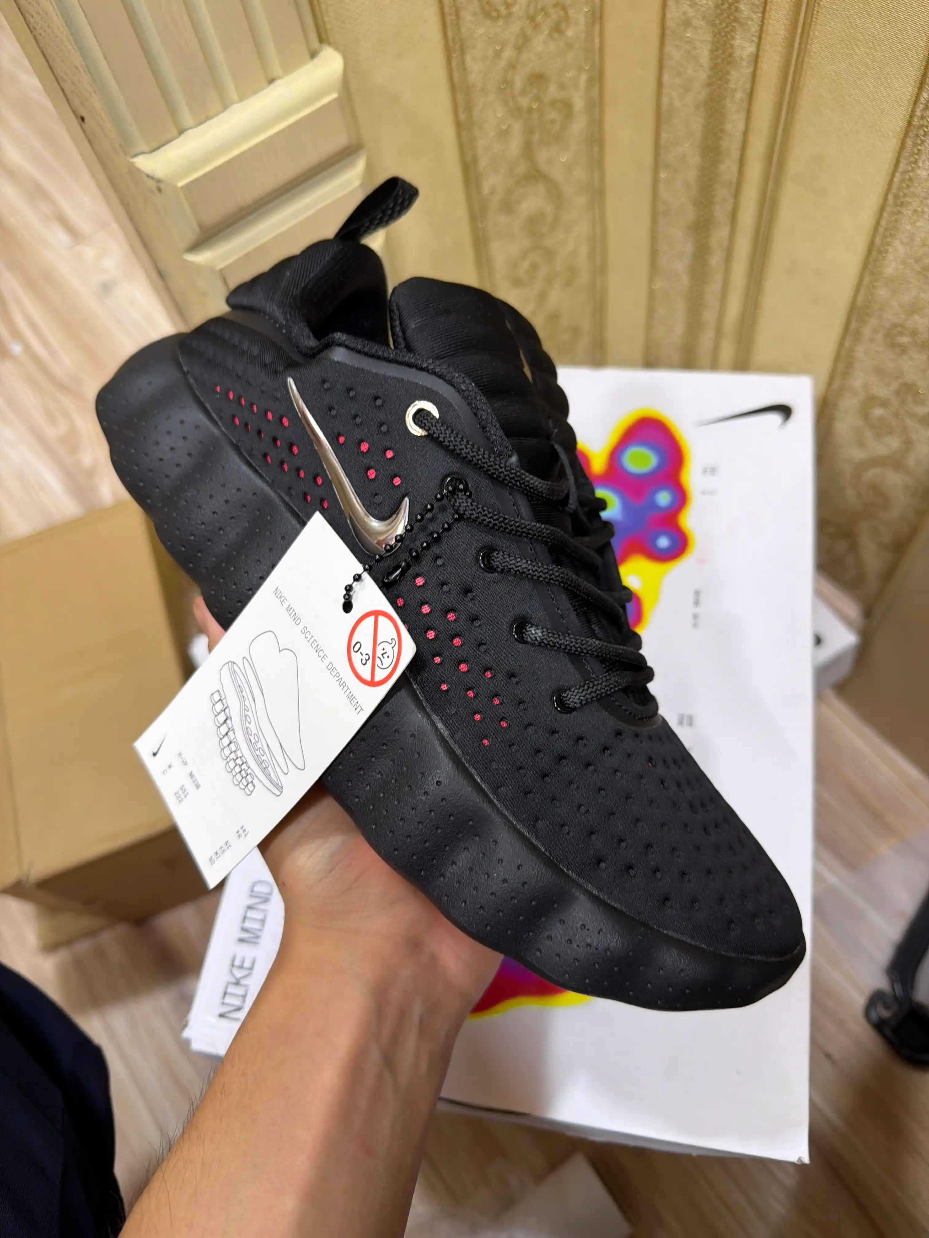 Nike Mind 002/001 yumshoq yostiqli nafas oladigan krossovkalar engil va qulay