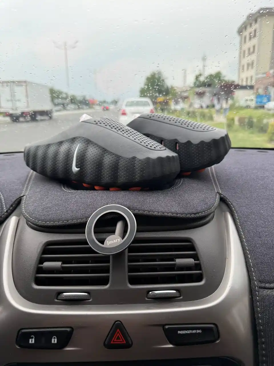 NIKE MIND 001 erkaklar shippaklari sport uchun maxsus. 1 Rzamer katta olish tavsiya etiladi