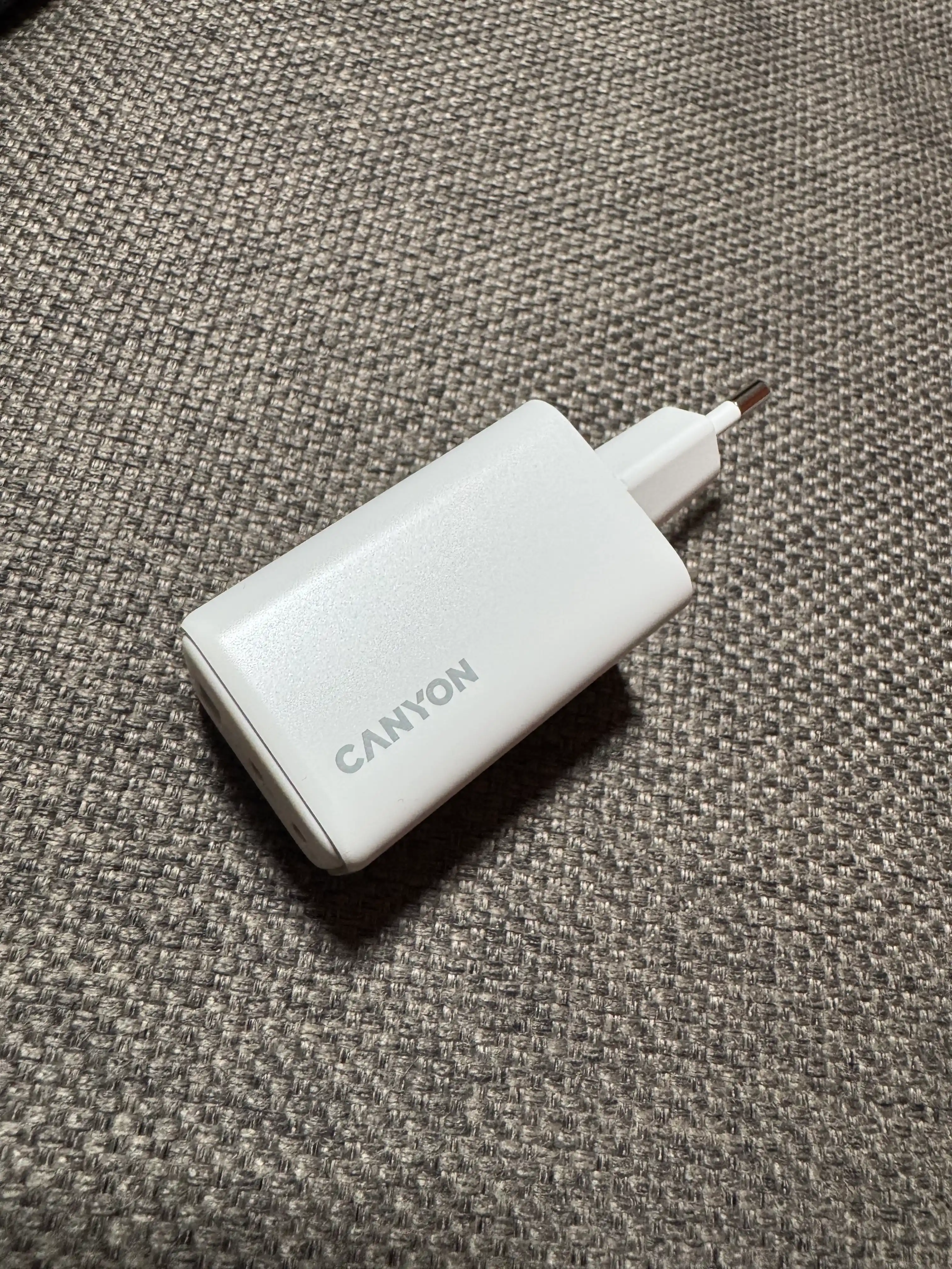 Canyon OnCharge 65CU tarmoq quvvatlash qurilmasi, GaN, Type C,65W,3 portli, tez quvvatlash