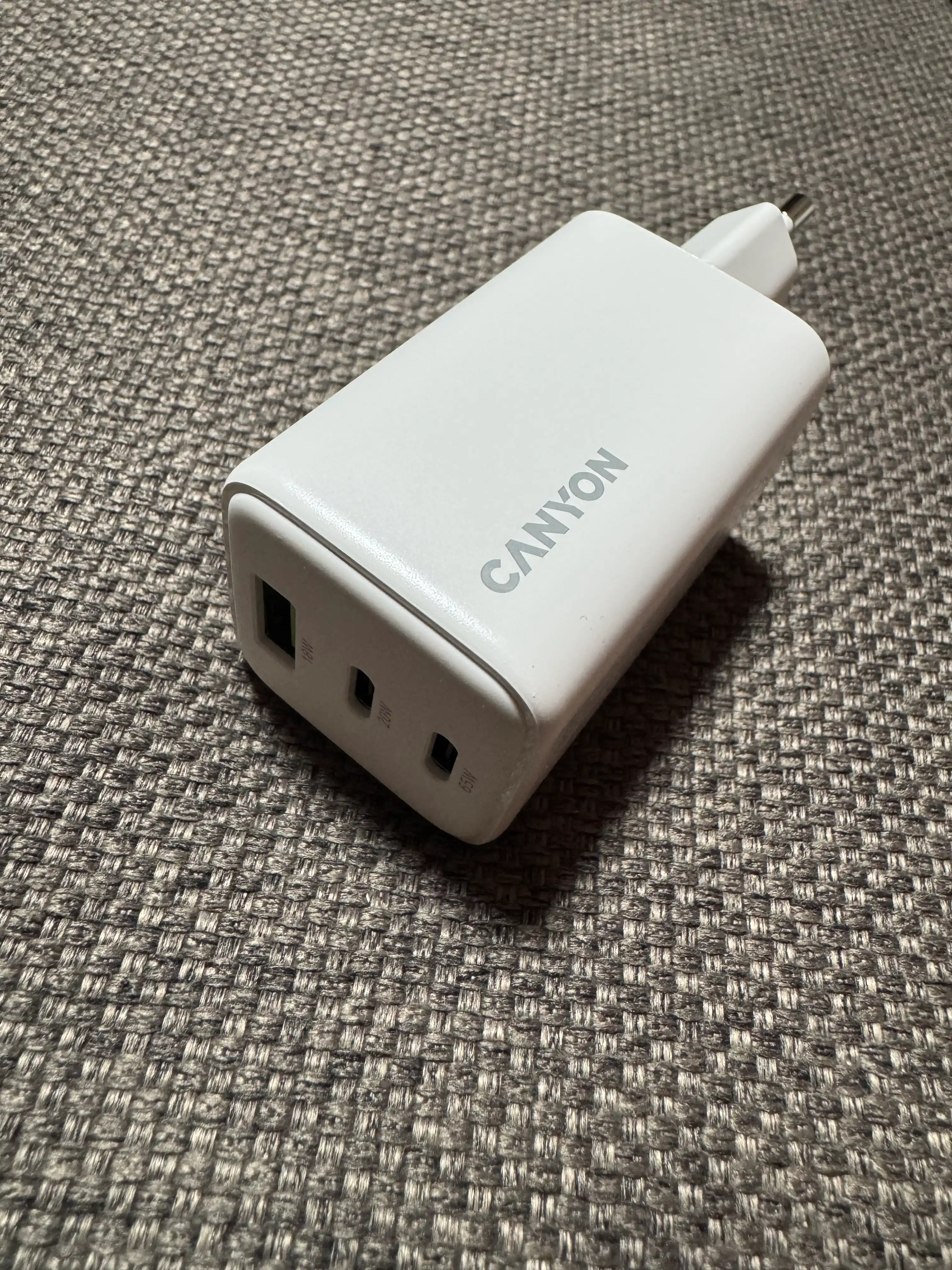 Canyon OnCharge 65CU tarmoq quvvatlash qurilmasi, GaN, Type C,65W,3 portli, tez quvvatlash