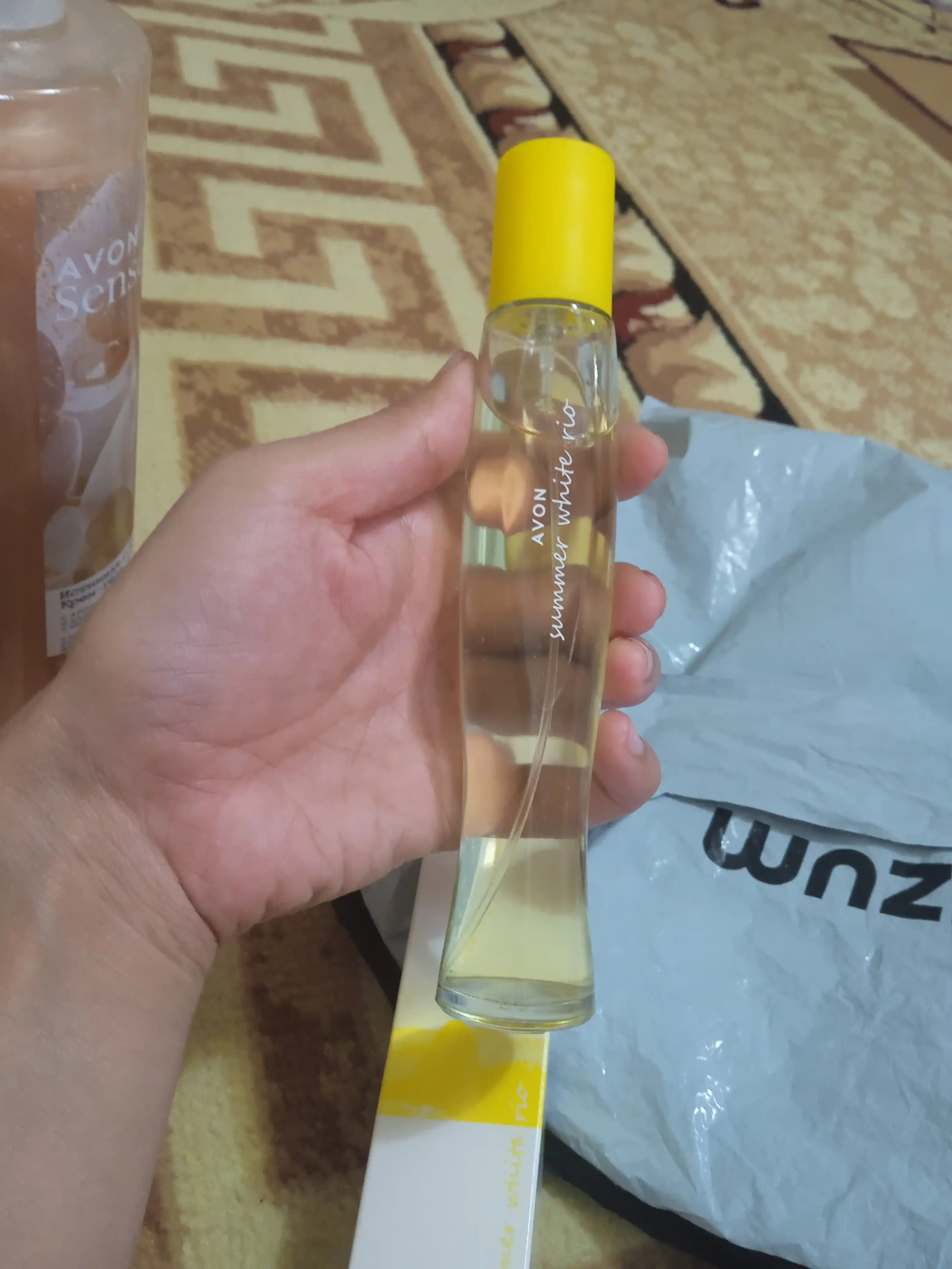 Xushoylangan suvi Avon Summer White Rio ayollar uchun, 50 ml