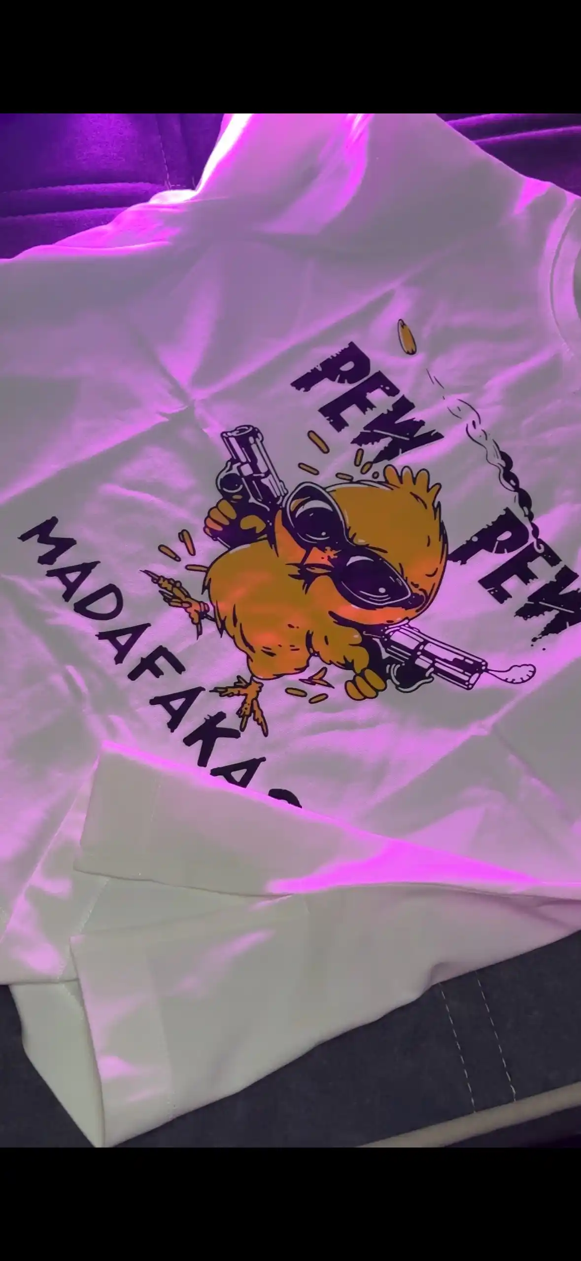 Ayollar futbolkasi oq rangli, yorqin printli, 100% paxta, yon kesimli
