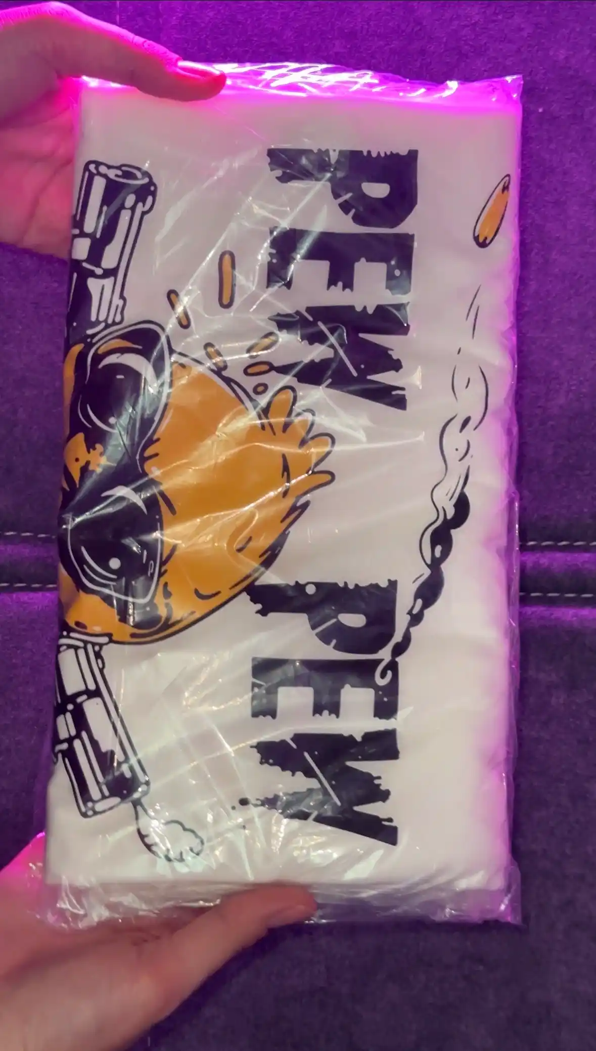 Ayollar futbolkasi oq rangli, yorqin printli, 100% paxta, yon kesimli