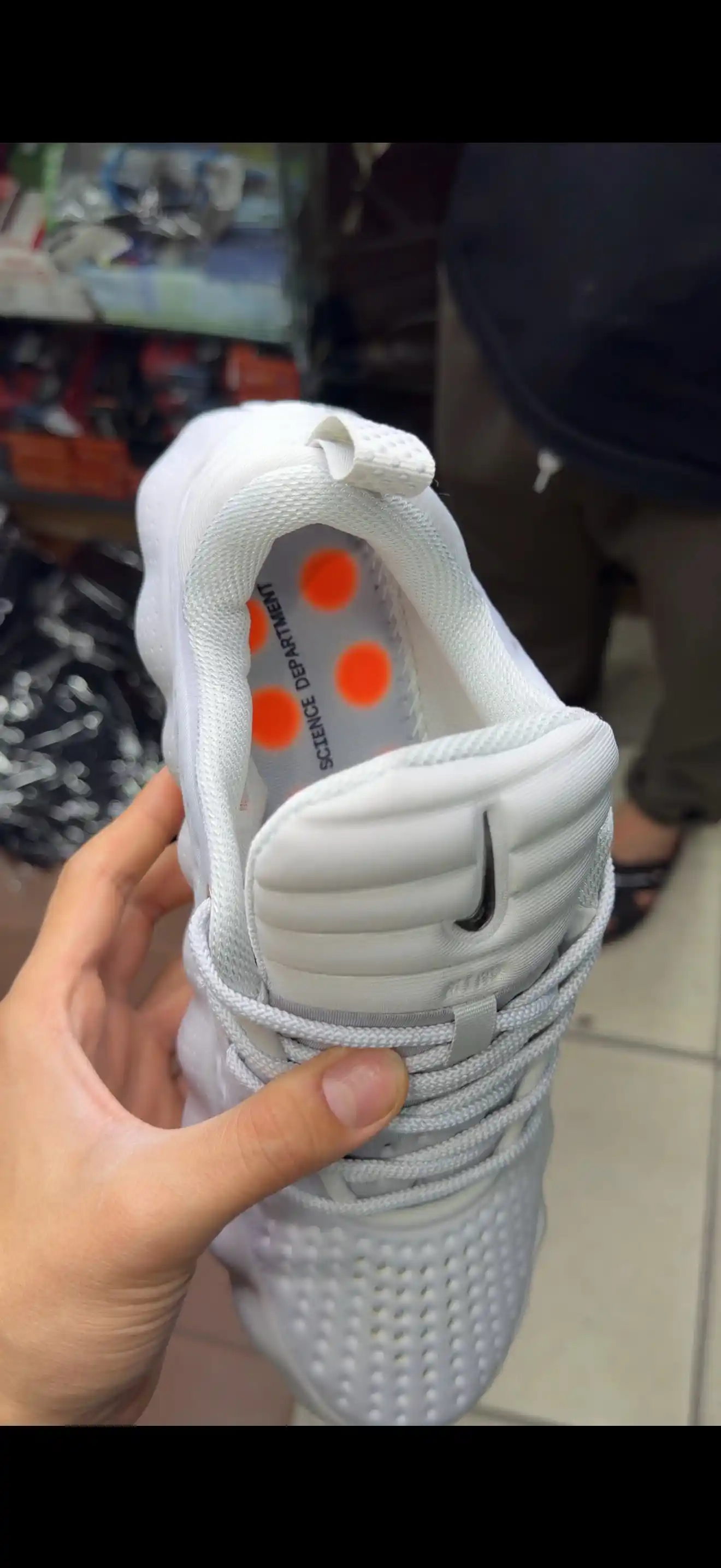 Nike Mind 002/001 yumshoq yostiqli nafas oladigan krossovkalar engil va qulay