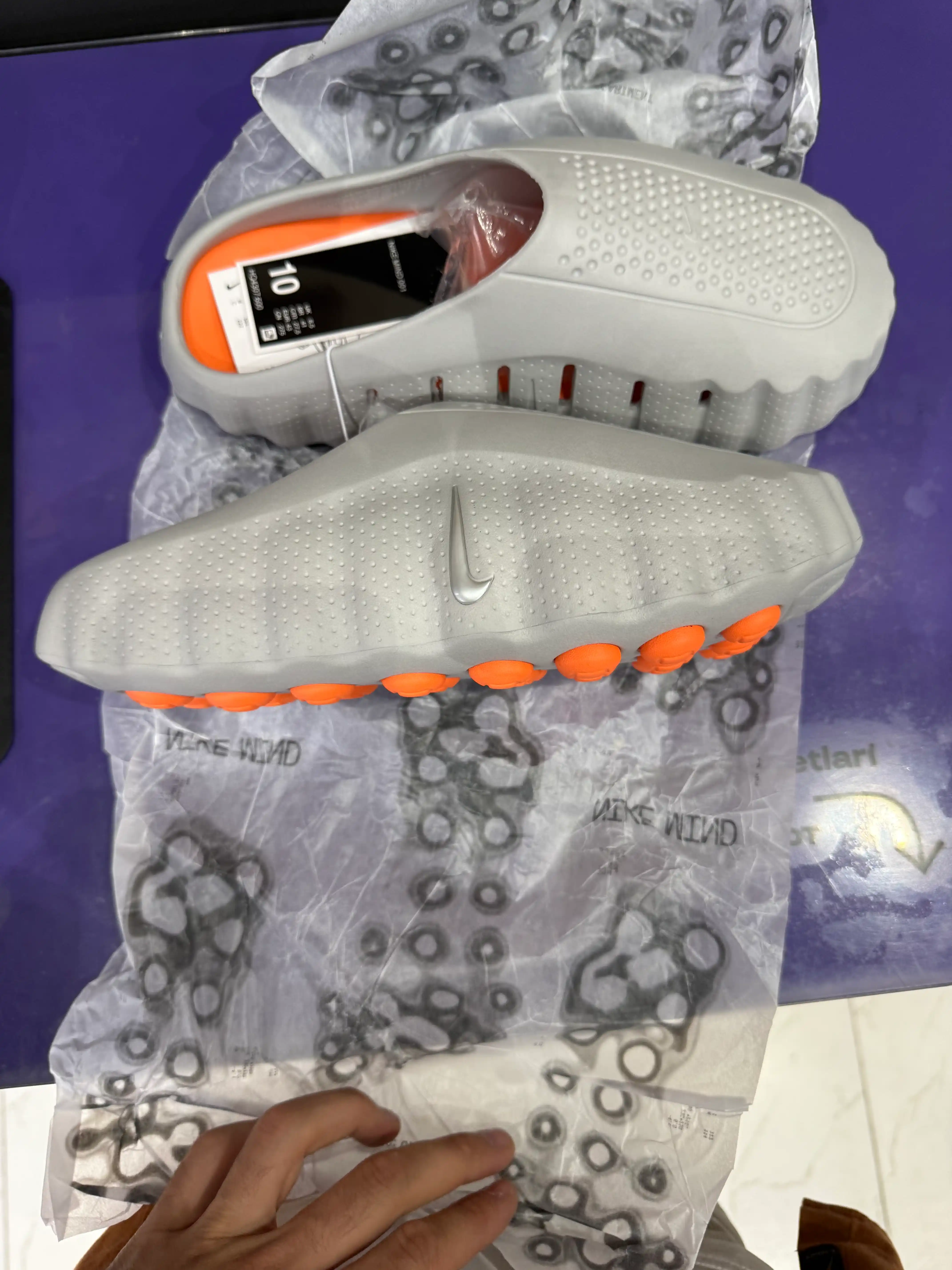 NIKE MIND 001 erkaklar shippaklari sport uchun maxsus. 1 Rzamer katta olish tavsiya etiladi