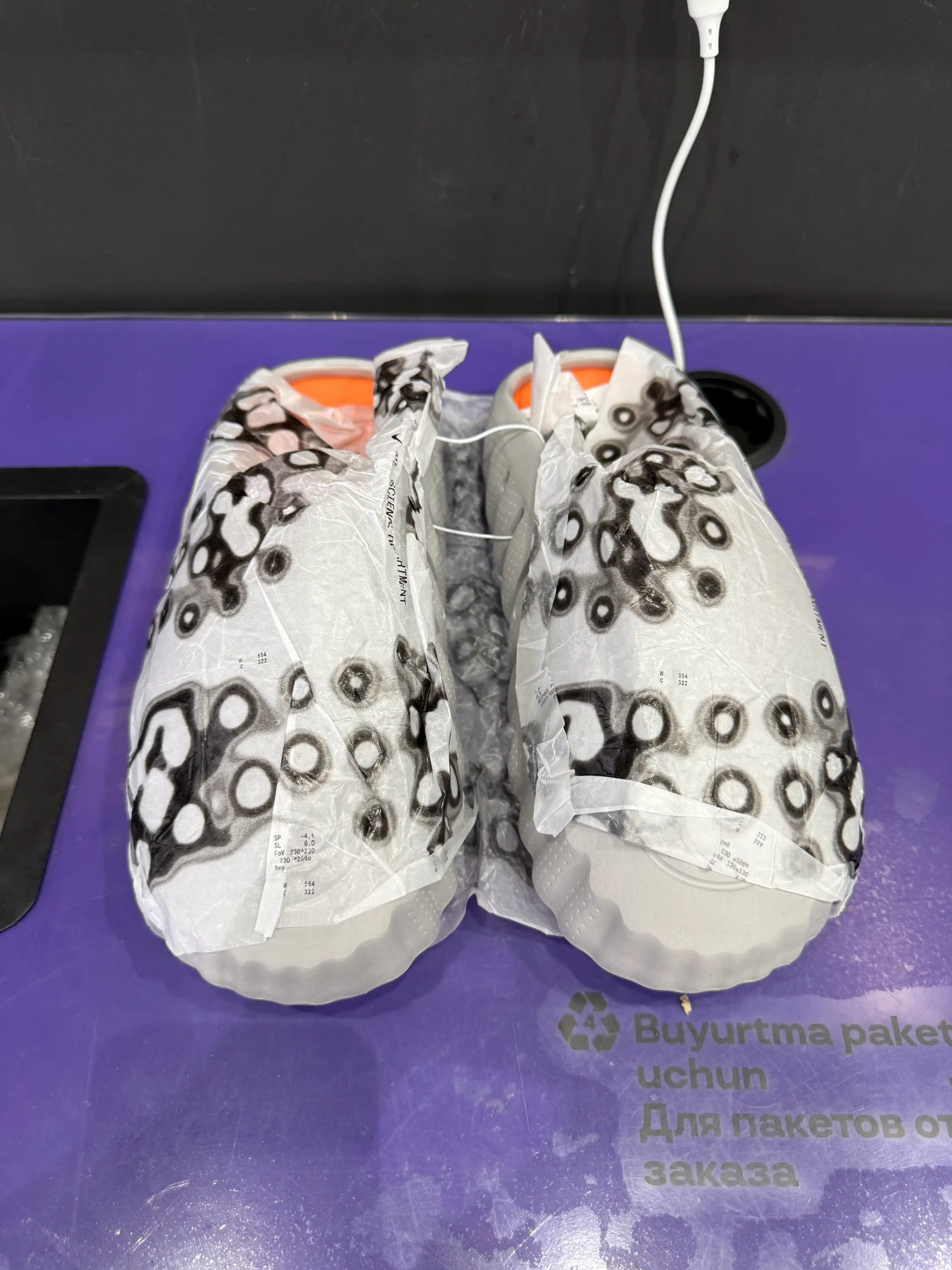 NIKE MIND 001 erkaklar shippaklari sport uchun maxsus. 1 Rzamer katta olish tavsiya etiladi