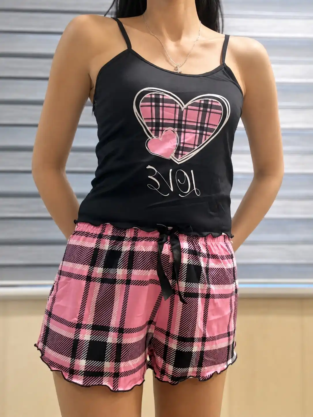 Ayollar uchun yozgi pijama: printli to‘plam (top va shorti), poliester