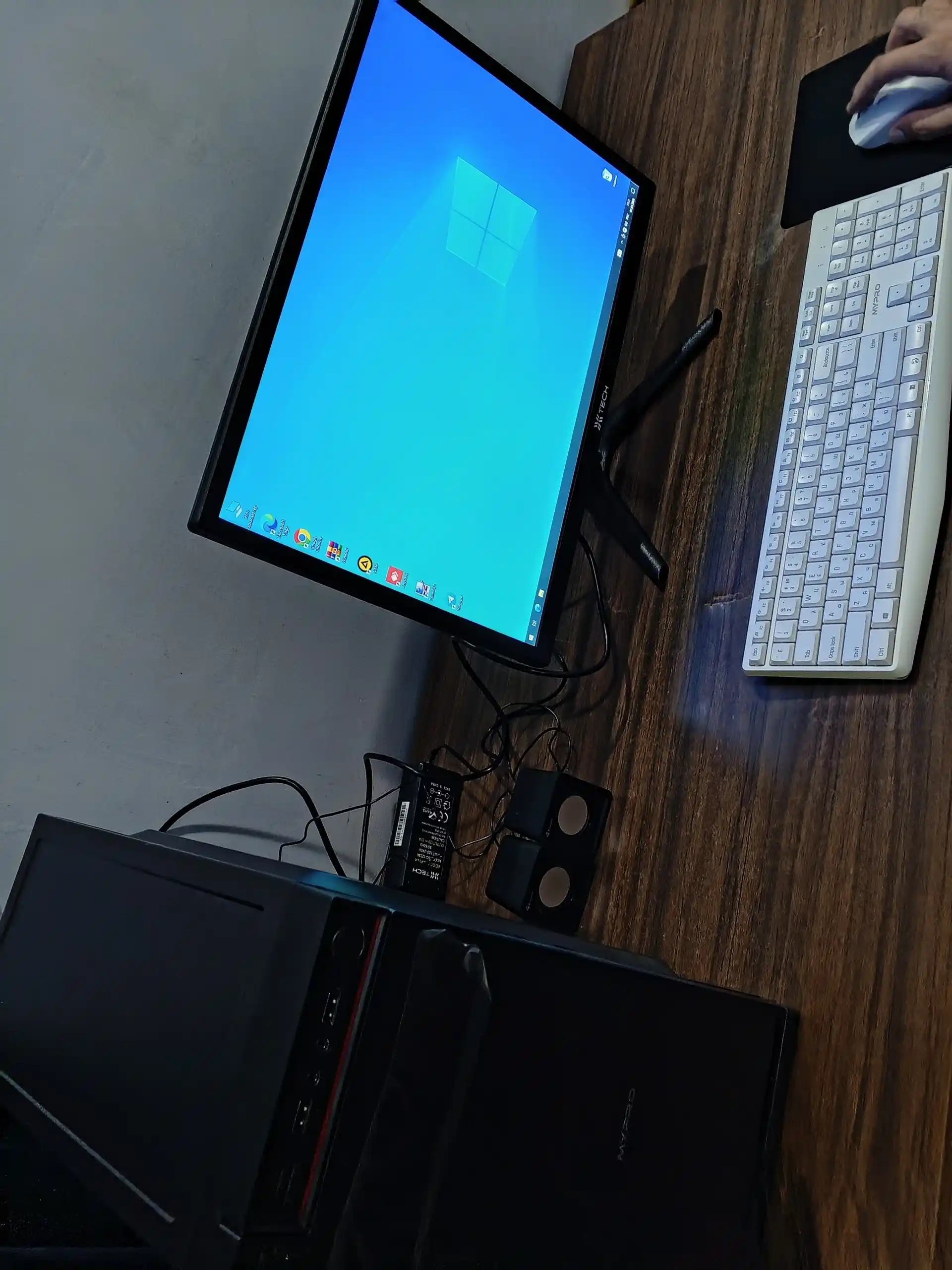 Ofis, uy va o'qish uchun shaxsiy kompyuter, Windows o'rnatilgan, Intel Core i5, 256 GB SSD